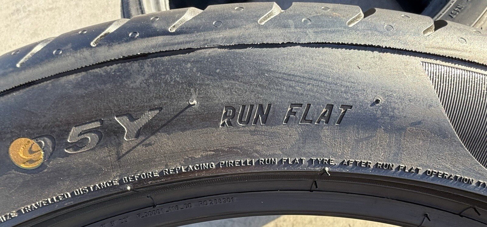 Set of TWO BRAND NEW 275/35R18 95Y Pirelli P Zero Run Flat Tires 2753518