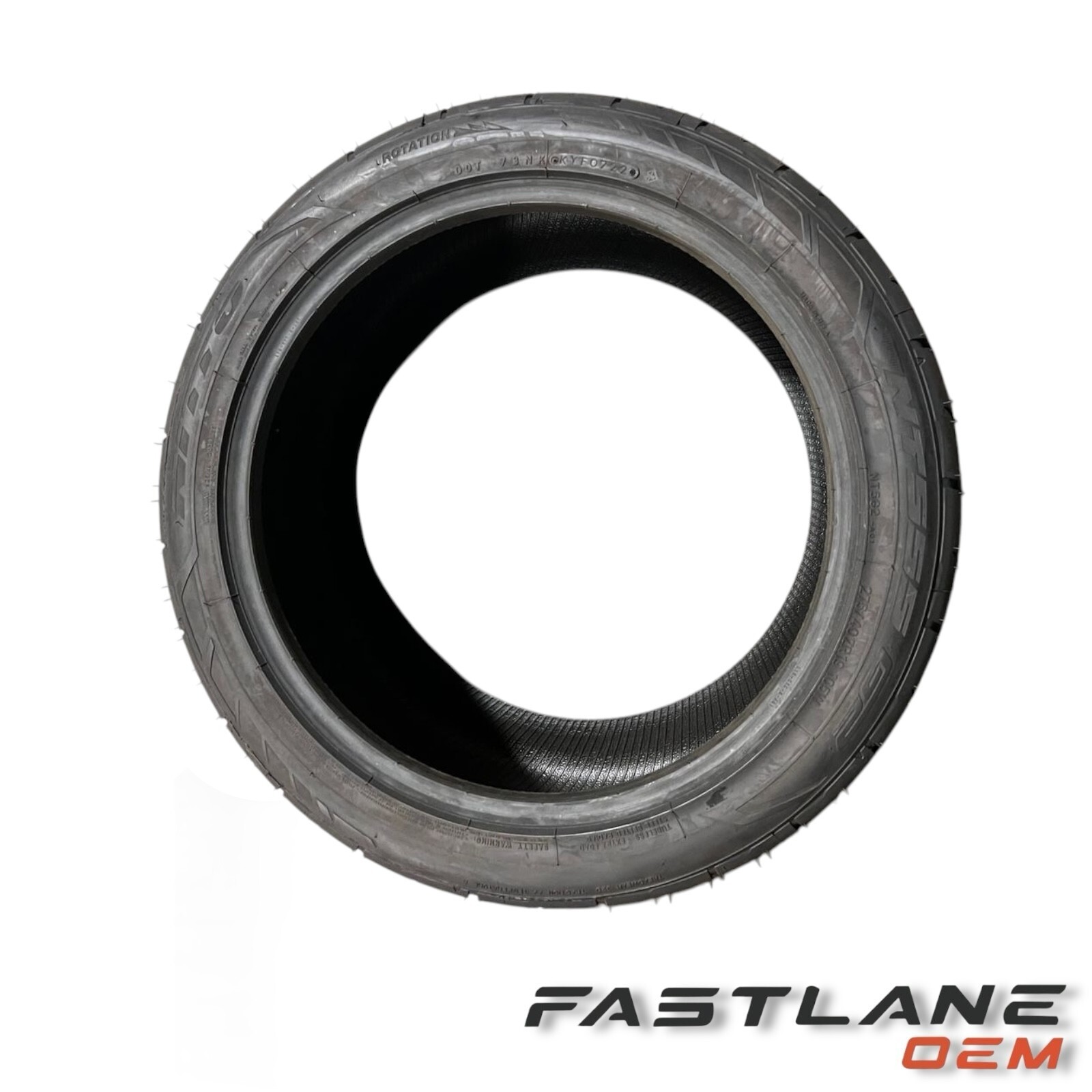 GENUINE TIRE NITTO NT555 G2 275/40/R19 105W DOT 0722 OEM 211090 USED