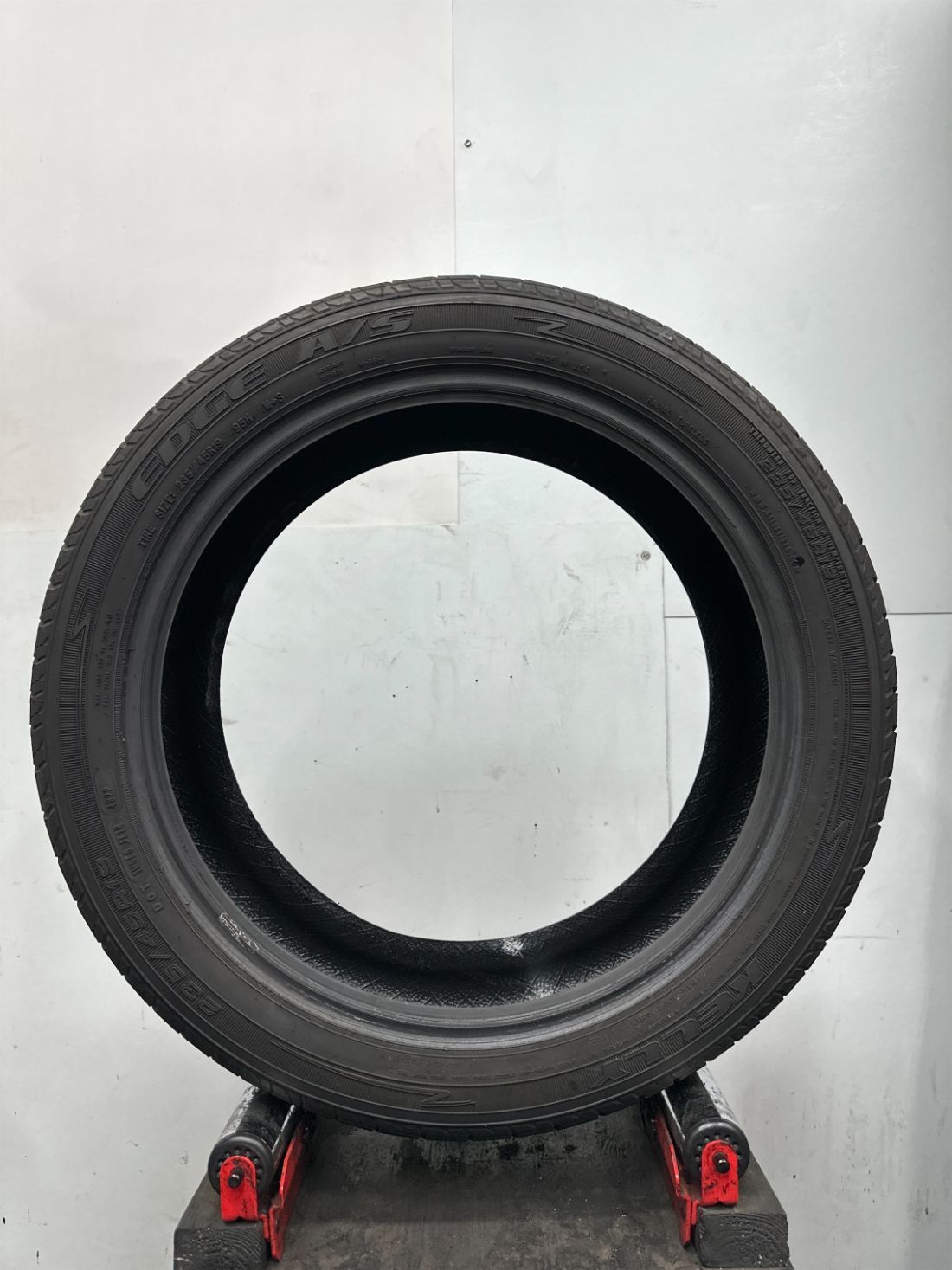 1 Used Kelly Edge AS P235/45R19 2354519 235/45/19 95 H – 7/32