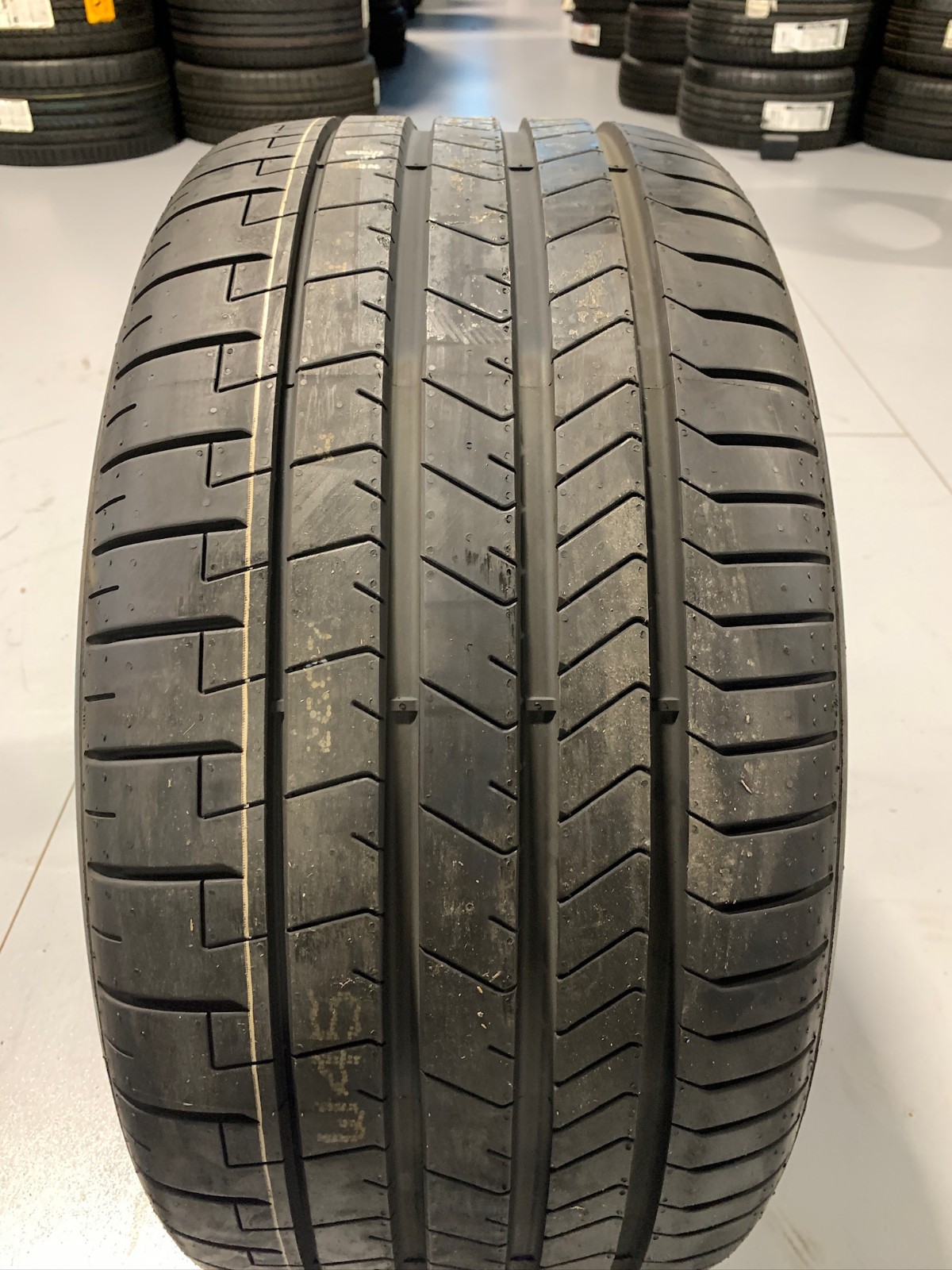1 New 285 35 20 Pirelli P Zero PZ4 PNCS MOE Noise Cancelling Run Flat Tire