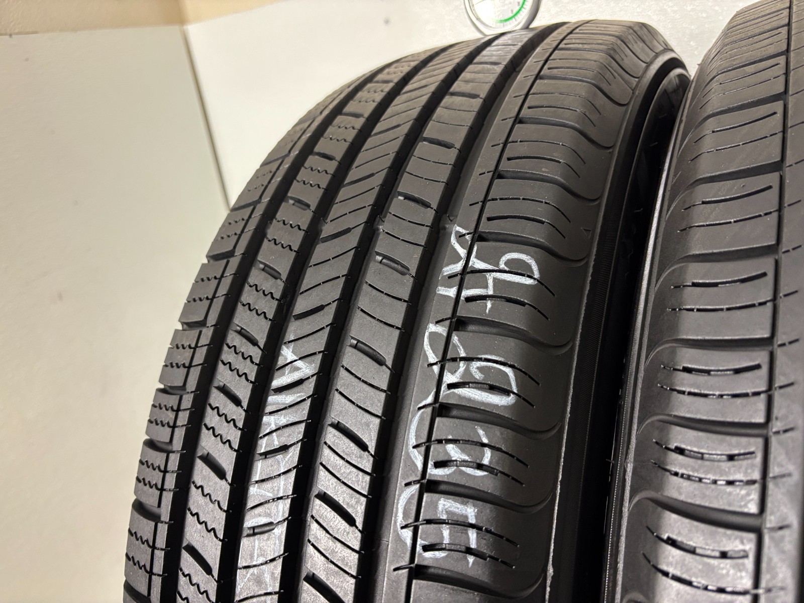 NO SHIPPING ONLY LOCAL PICK UP 2 tires 235 65 18 Kumho Solus TA11