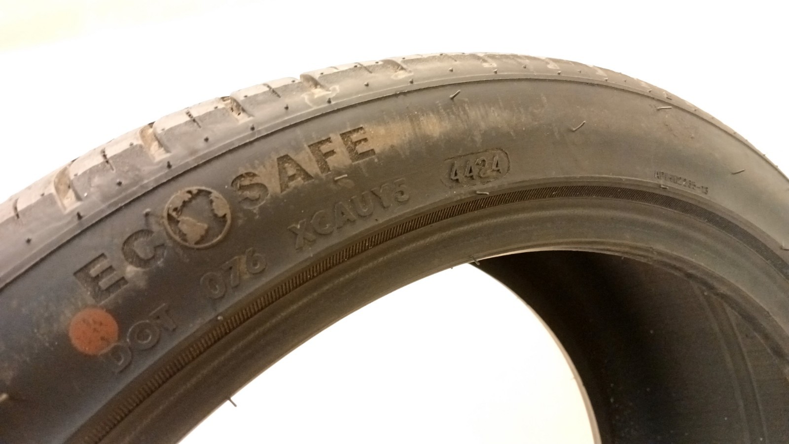 9/32 Used advanta hpz-02 tire 245/35zr19 245 35 19 93w xl dot 4424 110425