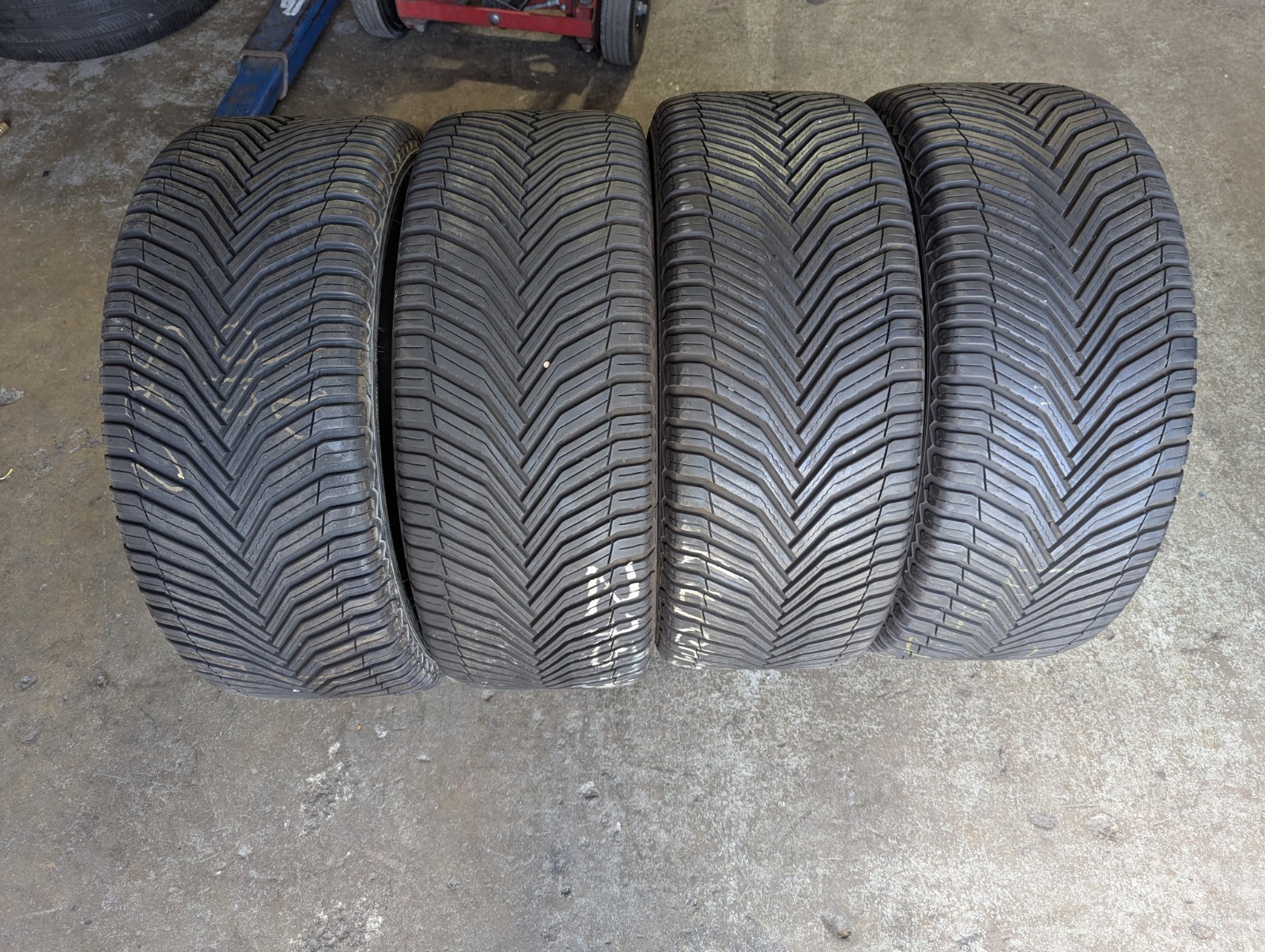 275/40R21 ( 107V ) MICHELIN CROSS CLIMATE2 SET OF USED TIRES 9/32″
