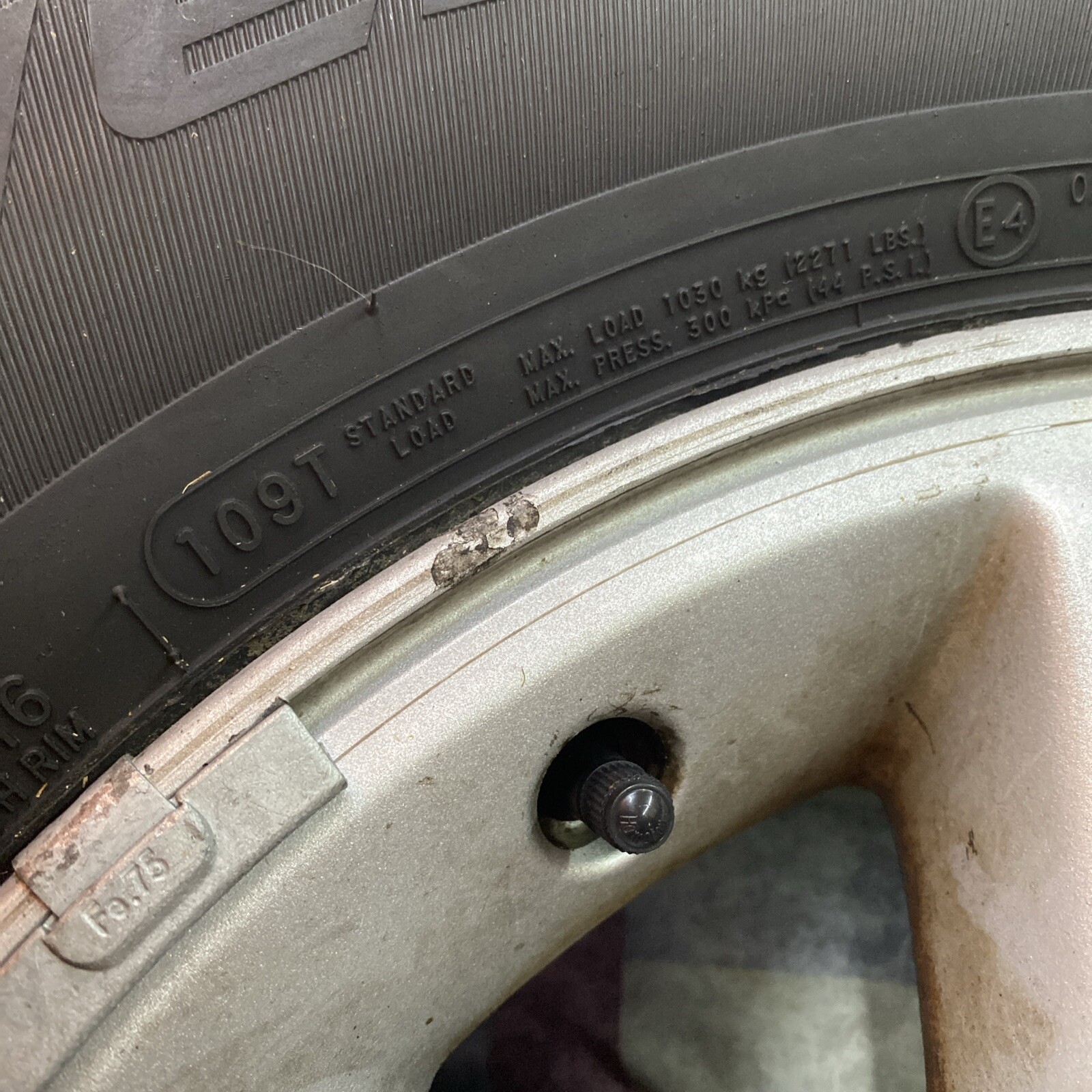 Used 255/65R16 Cooper Adventurer H/T 2000 Nissan Pathfinder Rim spare tire