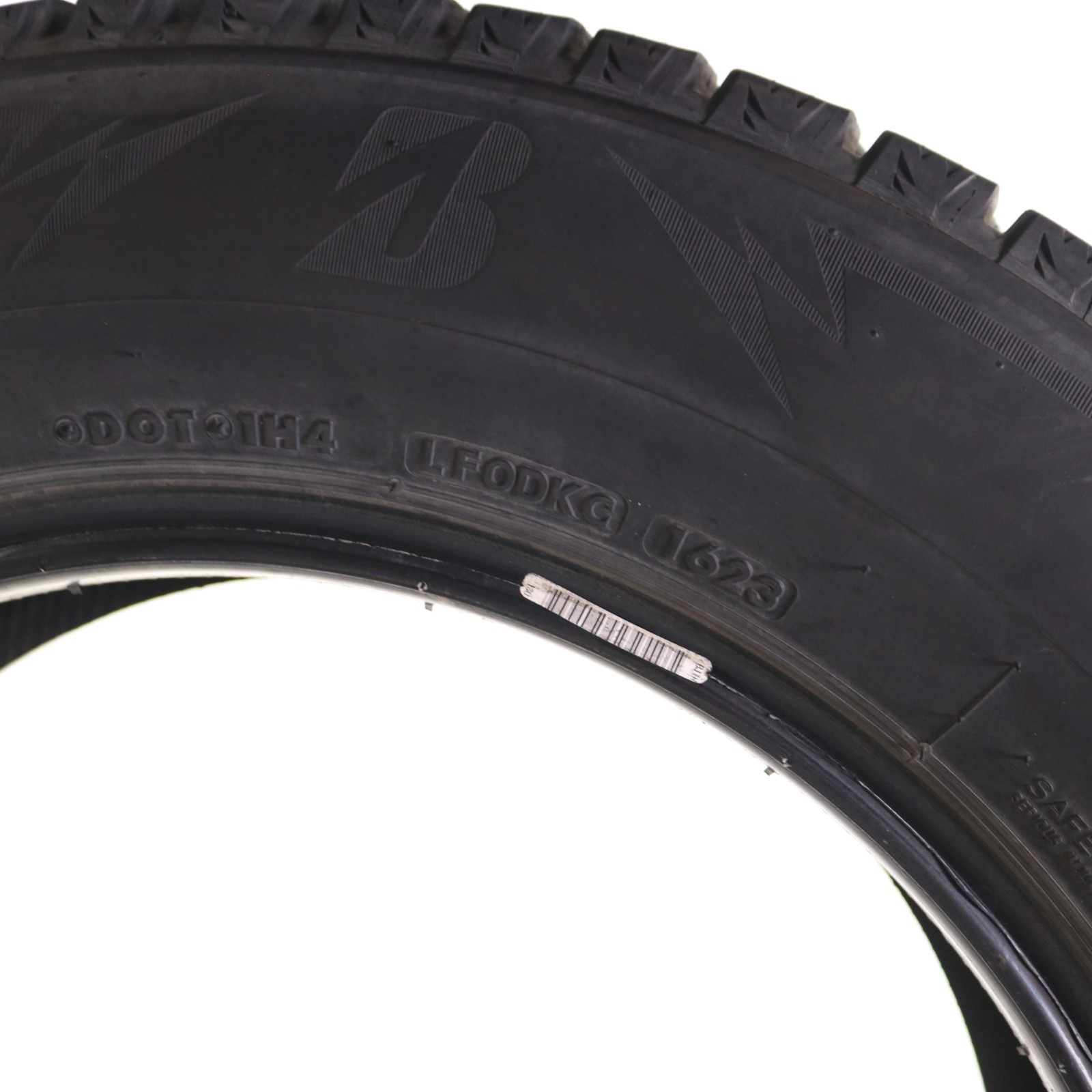 Used 215/65R17 Bridgestone Blizzak WS90 Studless – 99T – 8/32 No Repairs