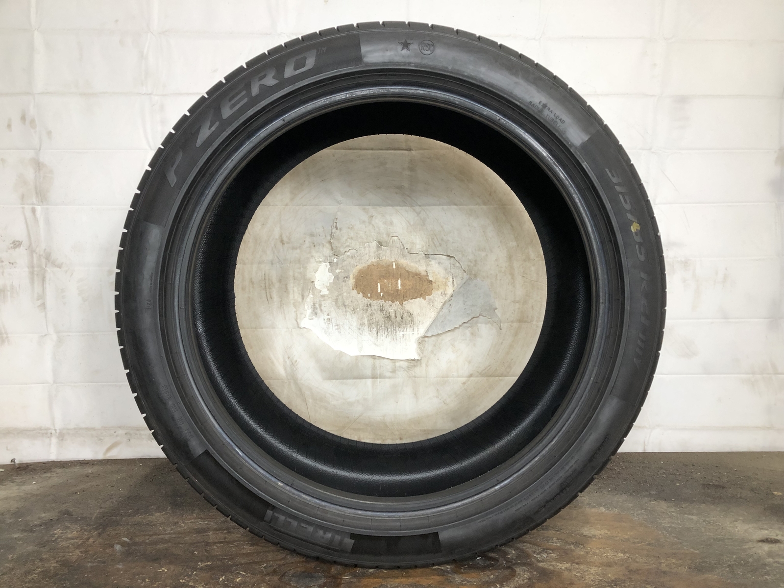 [1] PIrelli P Zero PZ4 Run Flat P315/35R21 315 35 21 Tire 7.25/32