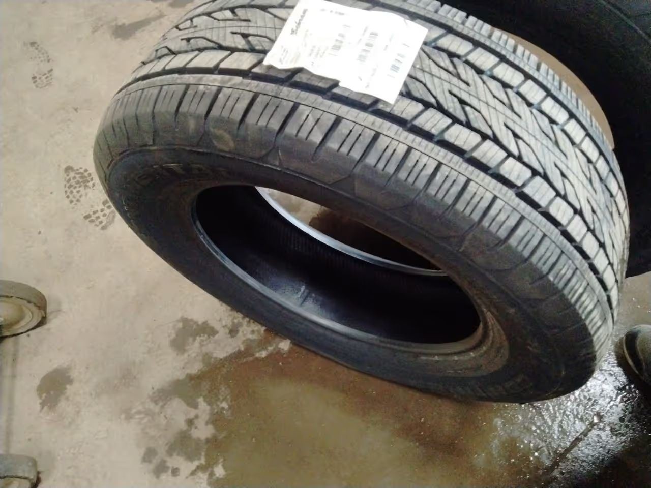 Needs Patch 275/60 R20 Tire Continental Cross Contact 2998491