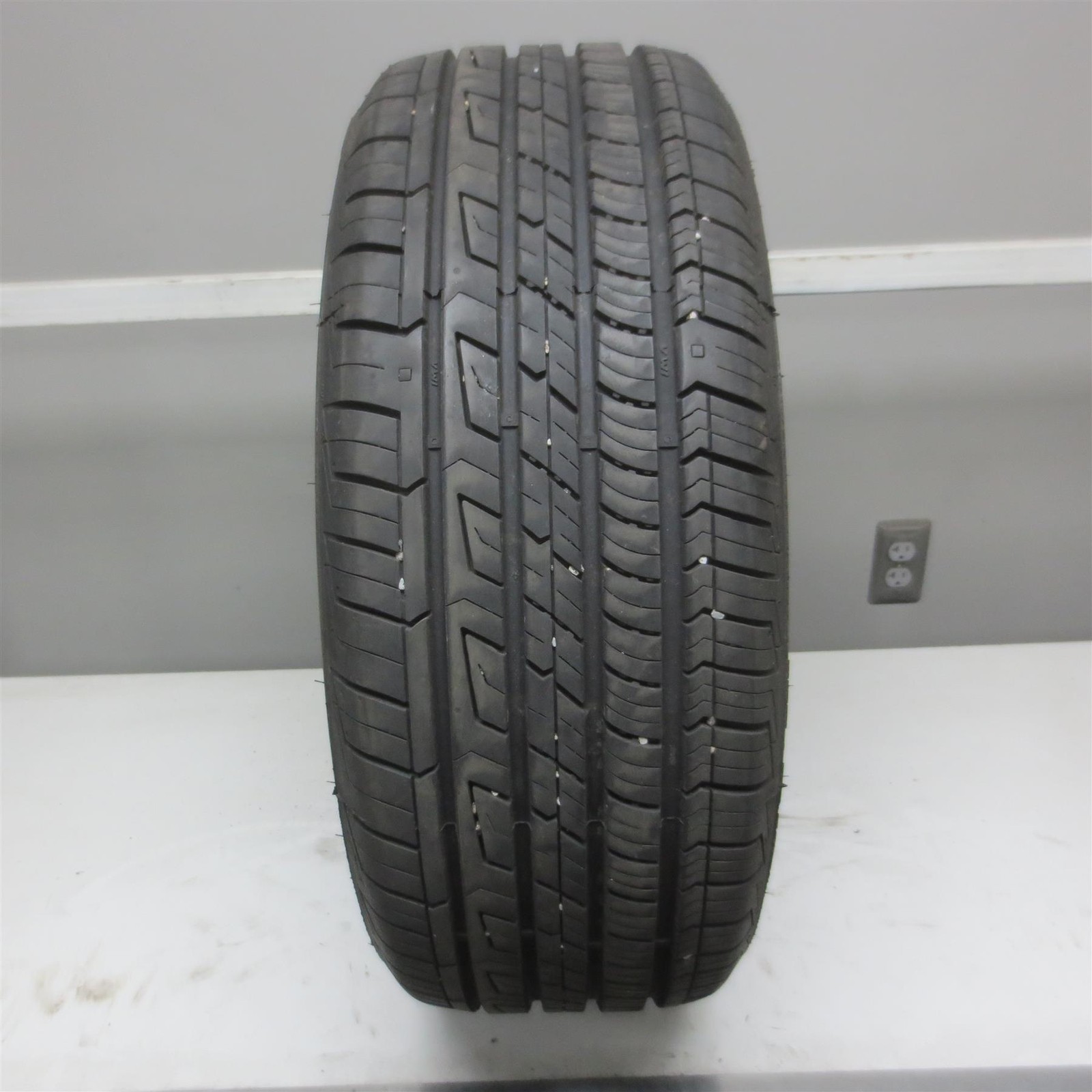215/55R17 Cooper CS5 Ultra Touring 94V Used Tire (9/32nd) NO PATCHES! (QTY 1)