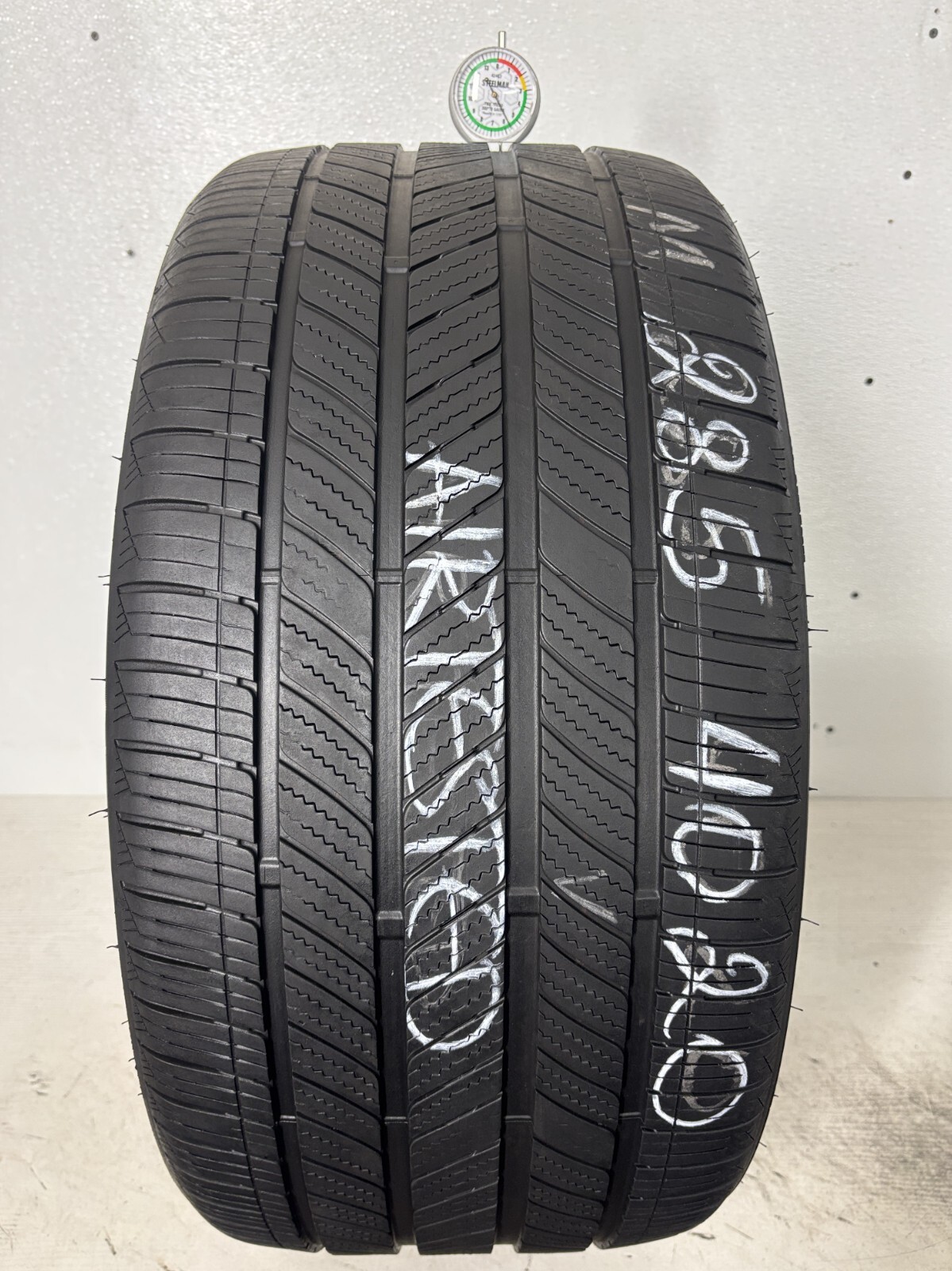 1 Tire 285 40 20 Bridgestone Turanza LS100 (5.50/32 = 61% Tread Left)
