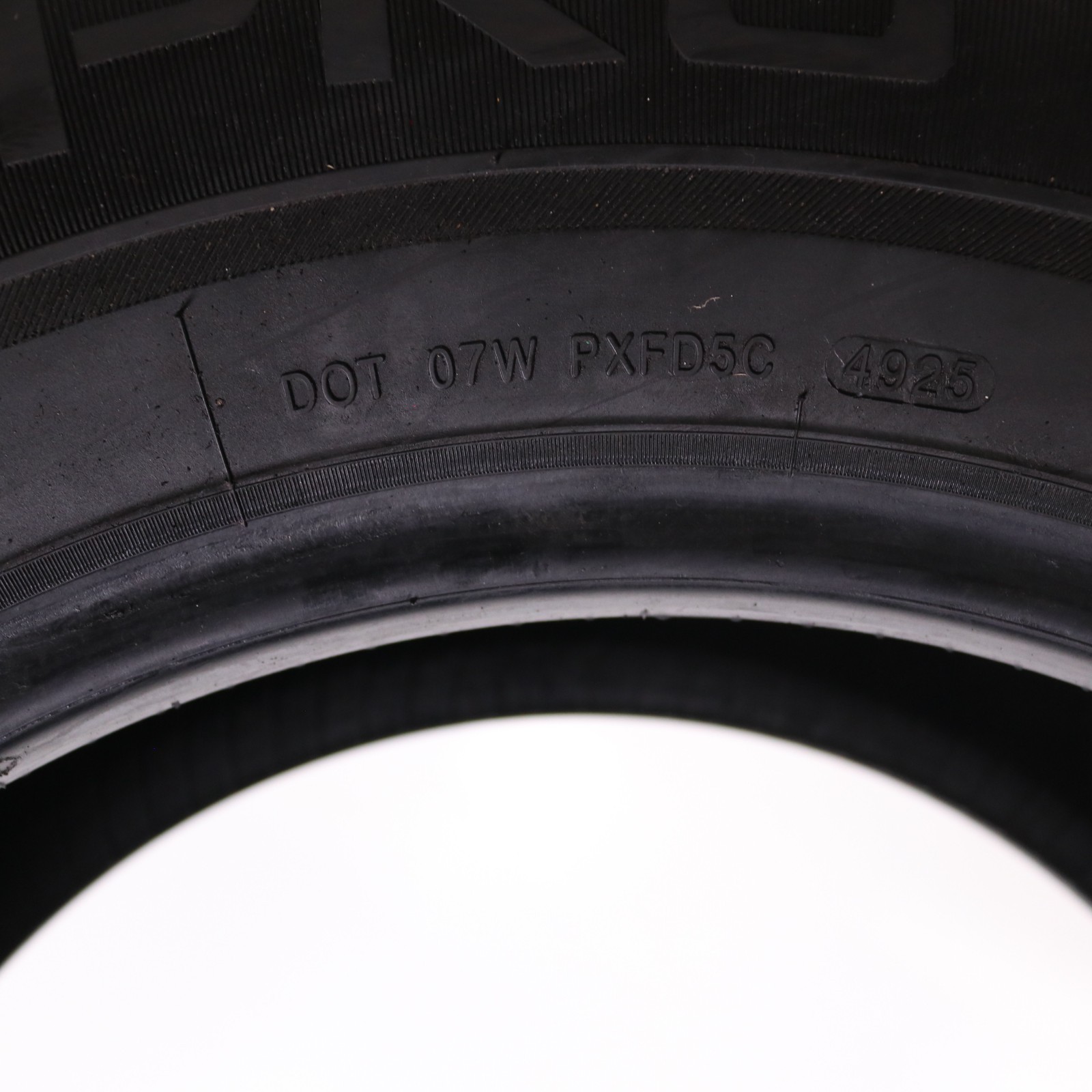 Used 235/70R16 Arroyo Eco Pro H/T – 106H – 9.5/32