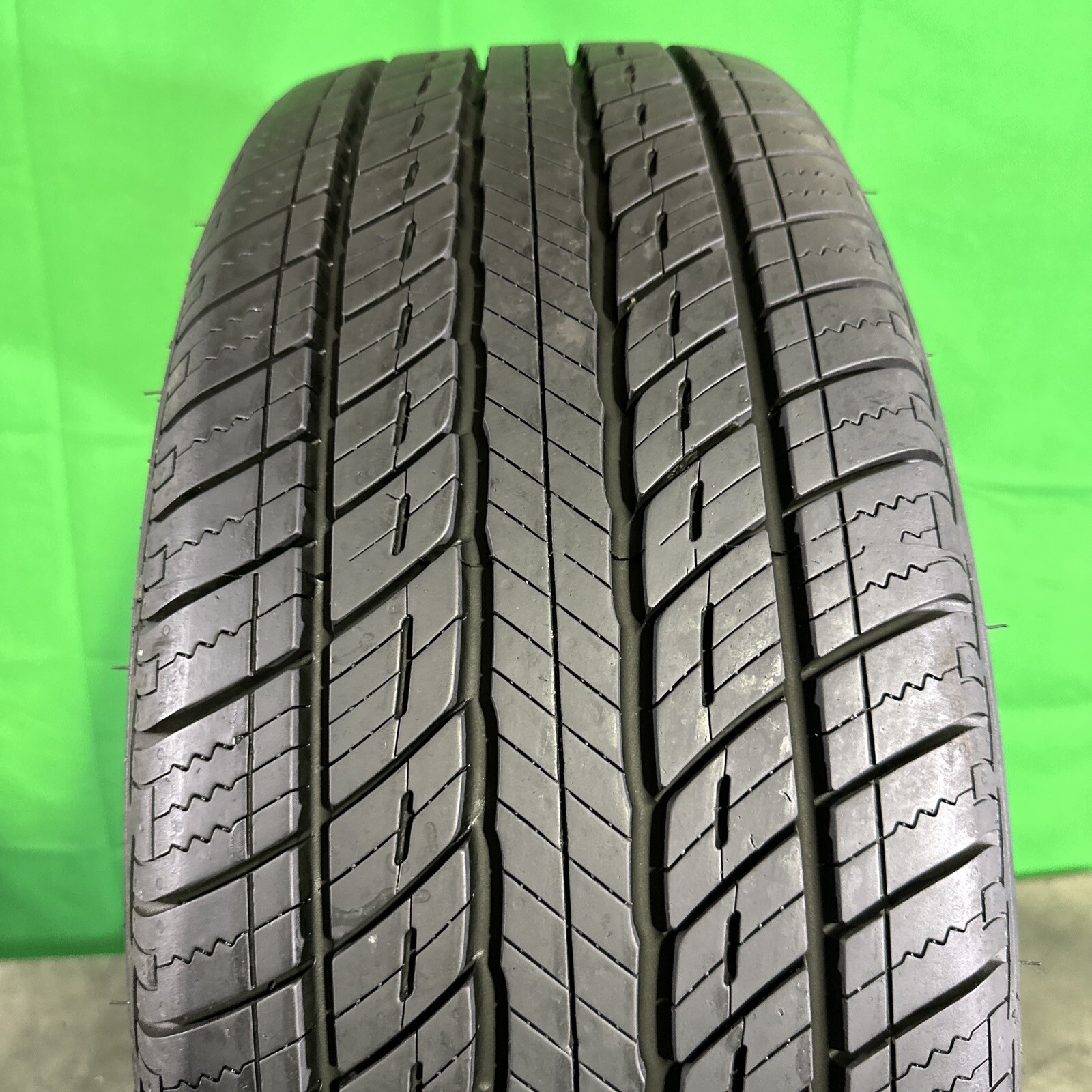 Single,Used-215/55R18 Uniroyal Tiger Paw Touring 95H 8/32 DoT 1123