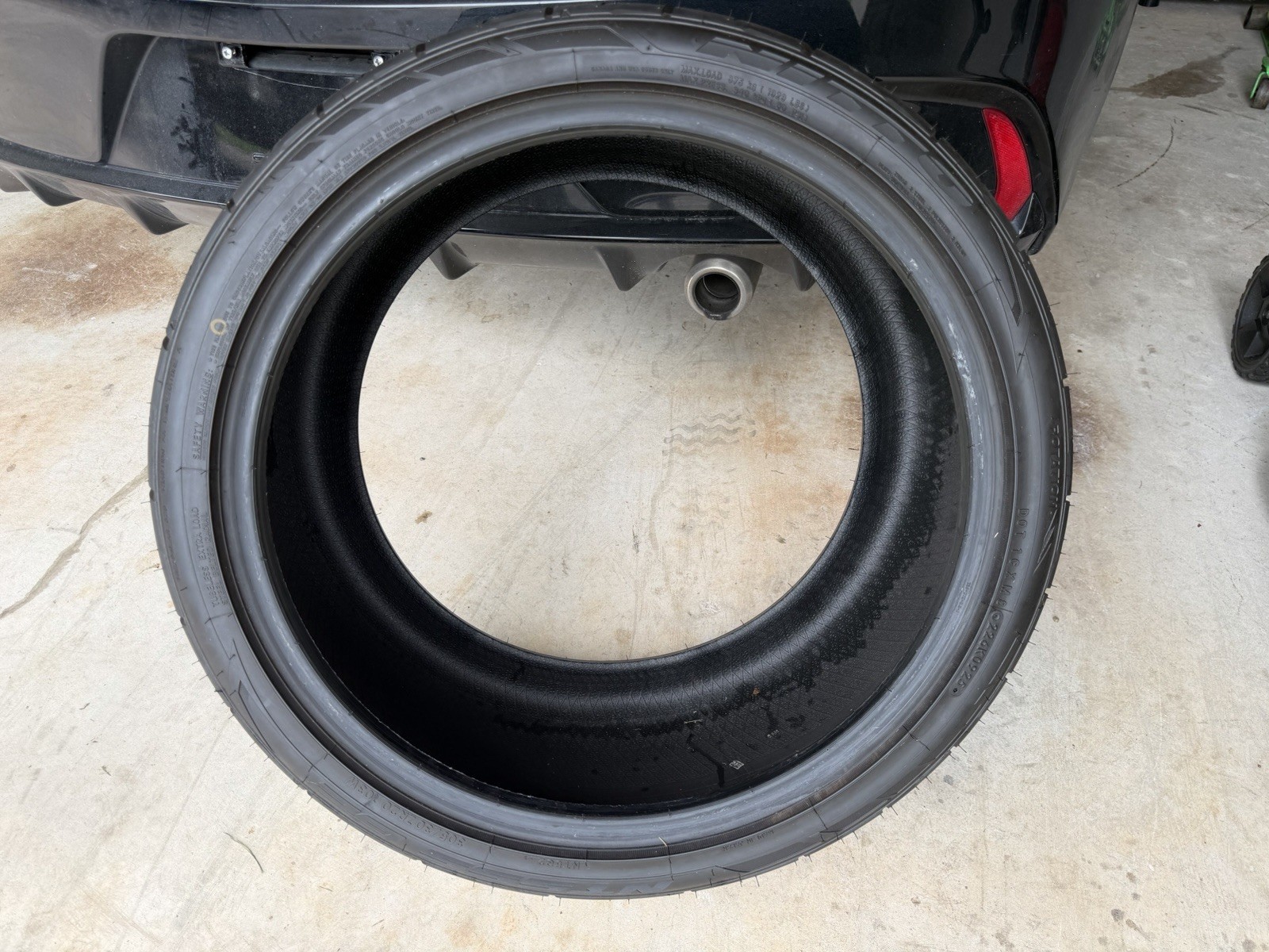 1 Nitto NT555 G2 305/30R20 103W Ultra High Performance UHP Tires ( Take Off )