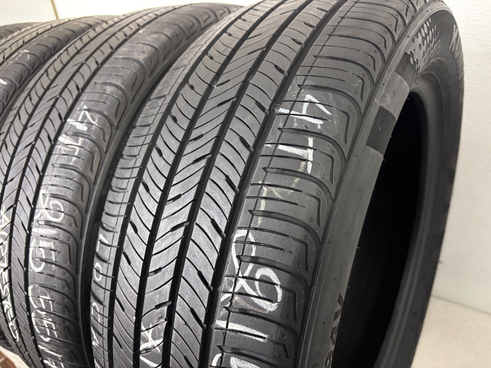NO SHIPPING ONLY LOCAL PICK UP Set 4 Tires 215 55 17 Kumho Solus TA31
