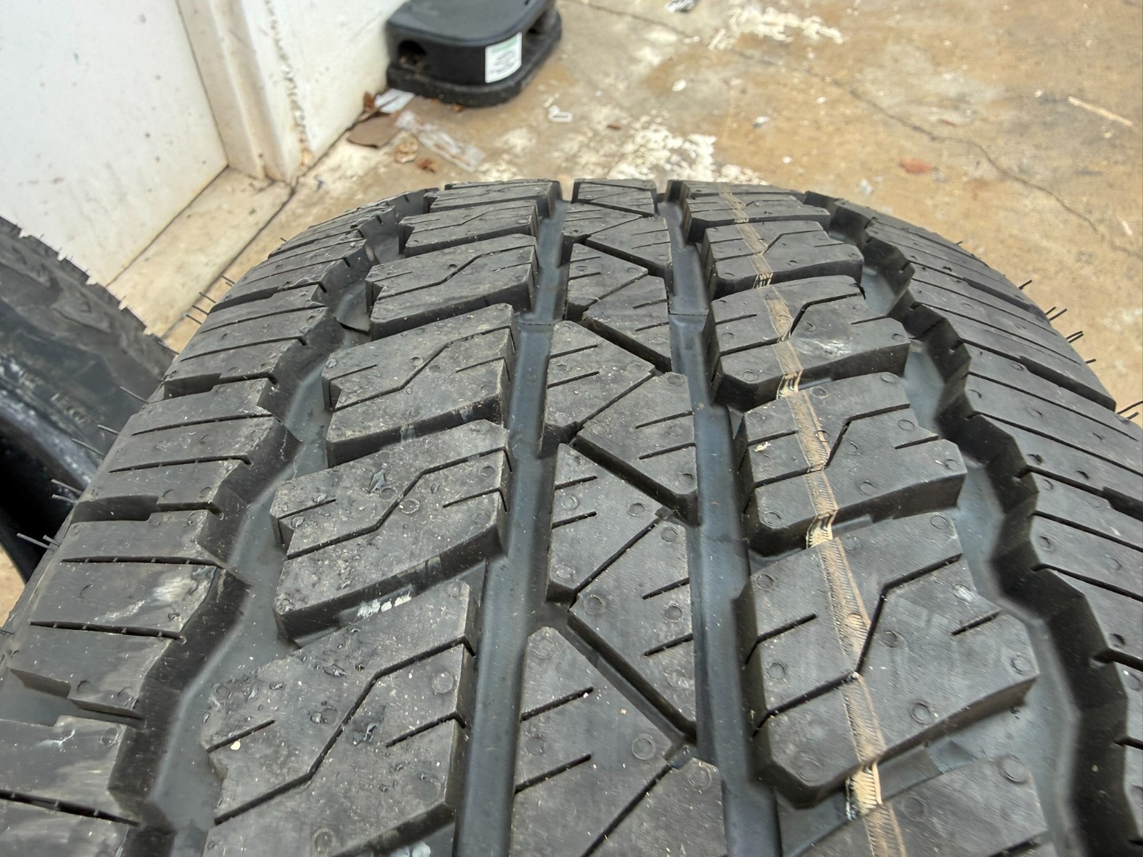 (2) LIKE NEW 255/55R20 Bridgestone Dueler RH-S, 11/32, 2024 Date Code