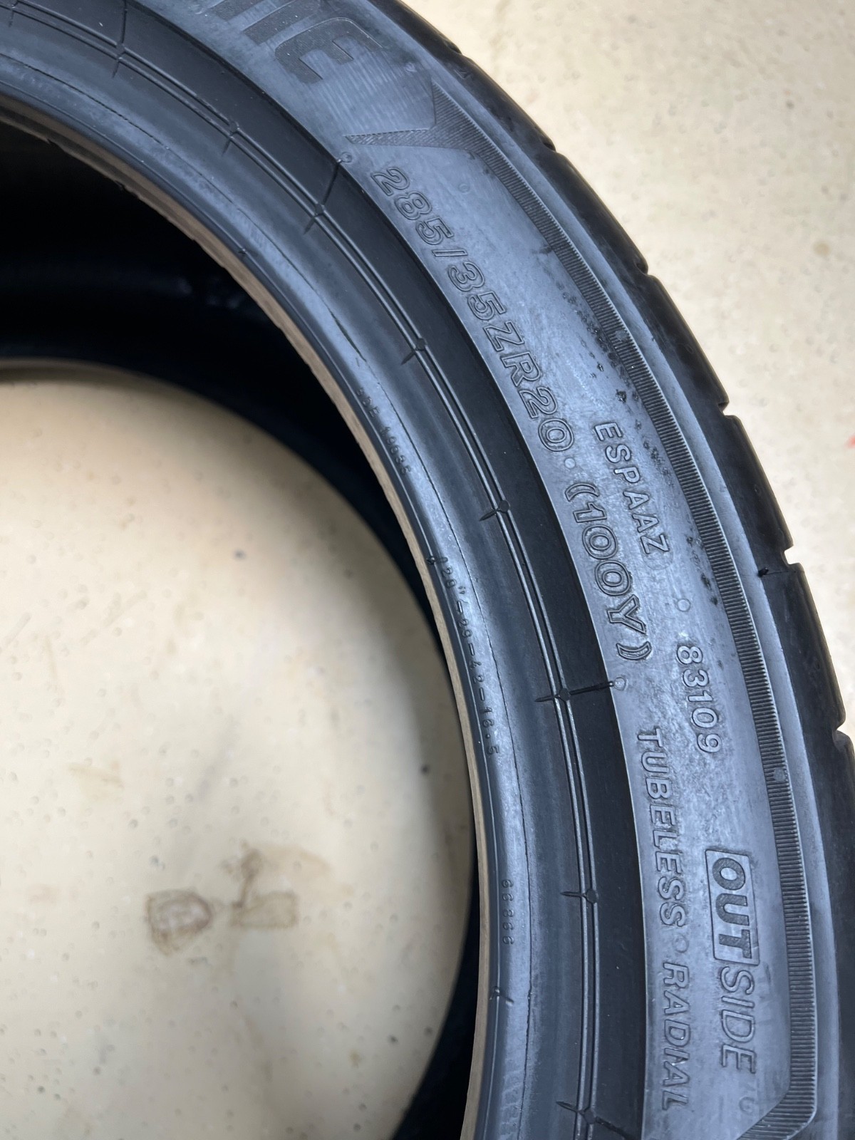 1 – NICE 285/35ZR20 (100Y) Bridgestone Potenza Sport – 7049
