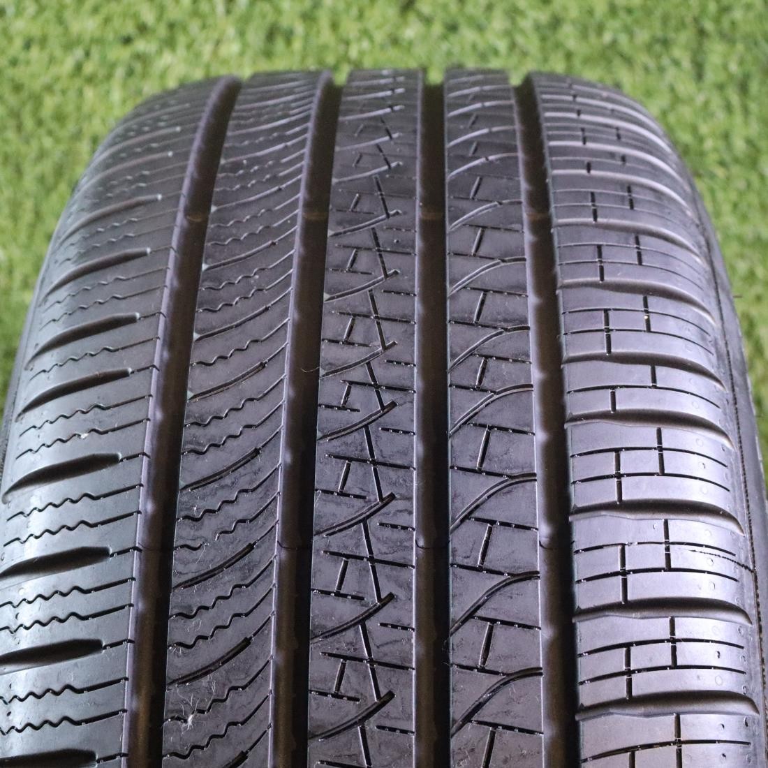 1 255 45 19 Pirelli PZero All Season XL with 90% Tread 10/32 104V #27966