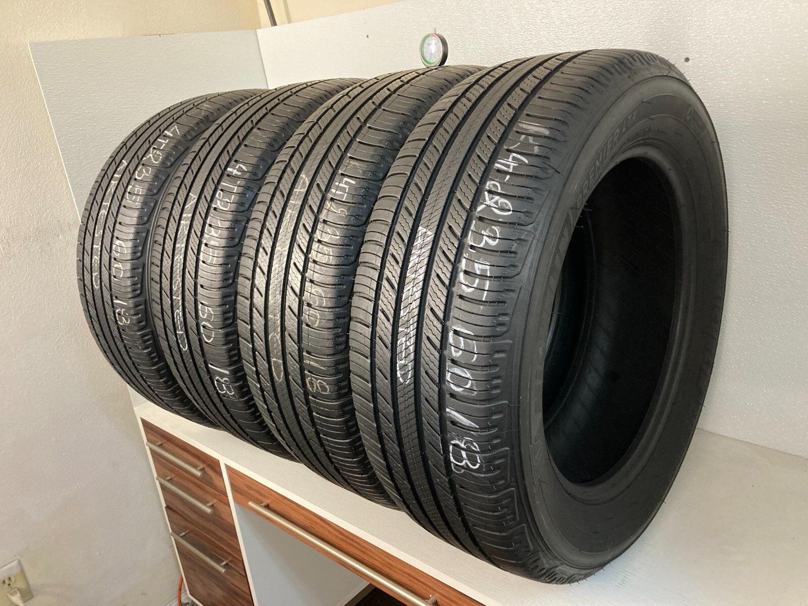 Set 4 Tires 235 60 18 Michelin Premier Ltx A0 (6.00-7.50/32 = 70-88% Tread)