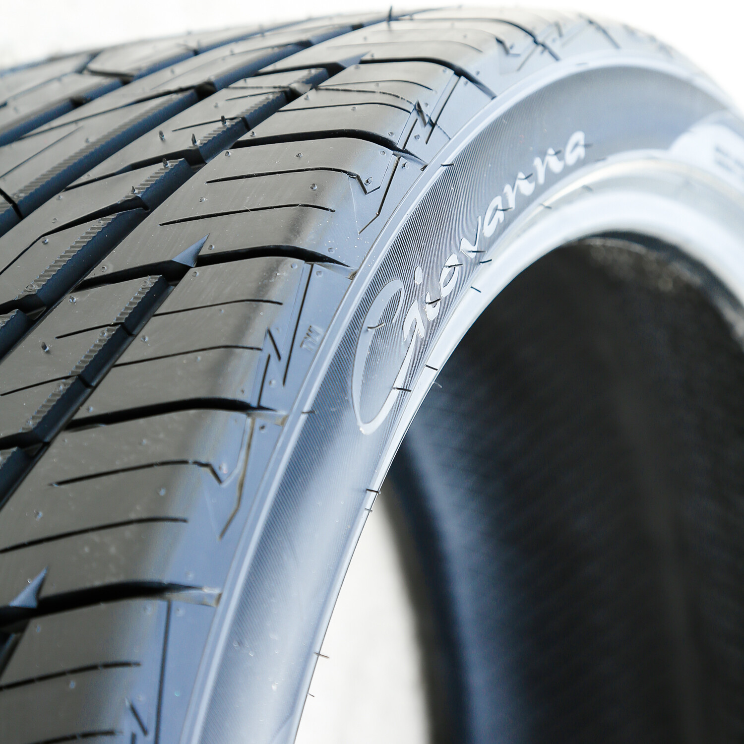 Tire Giovanna A/S 285/35R24 108V XL AS Performance