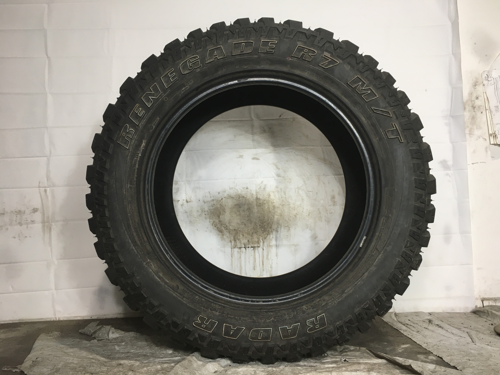 Radar Renegade R7 M/T Load E OWL LT37/13.50R22 37 13.5 22 Tire 15.0-16.0/32
