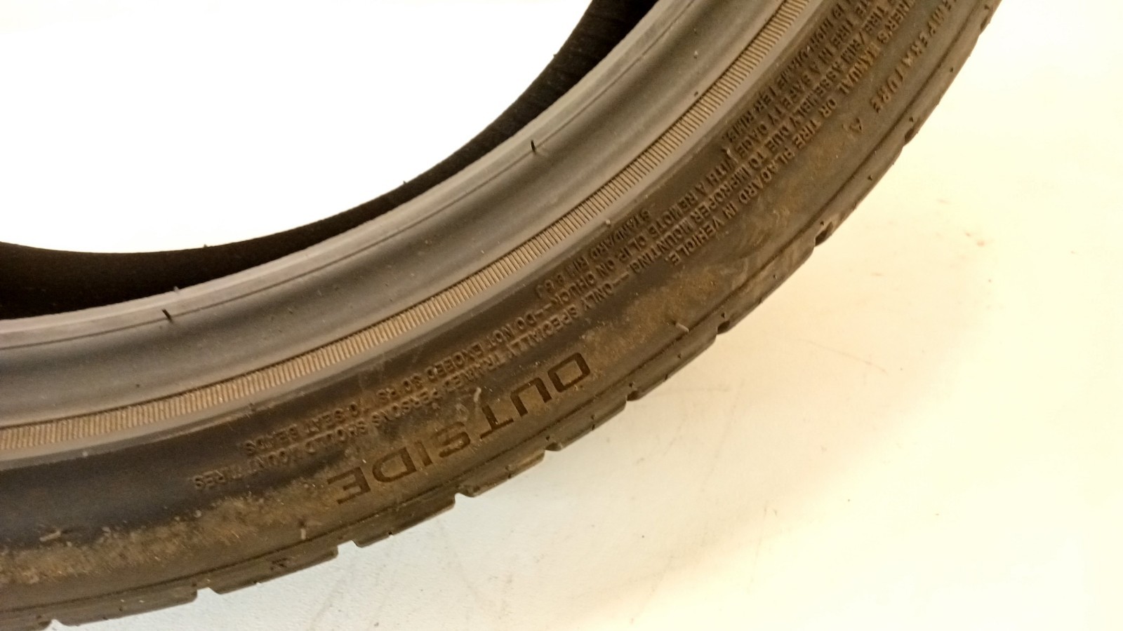 9/32 Used advanta hpz-02 tire 245/35zr19 245 35 19 93w xl dot 4424 110425