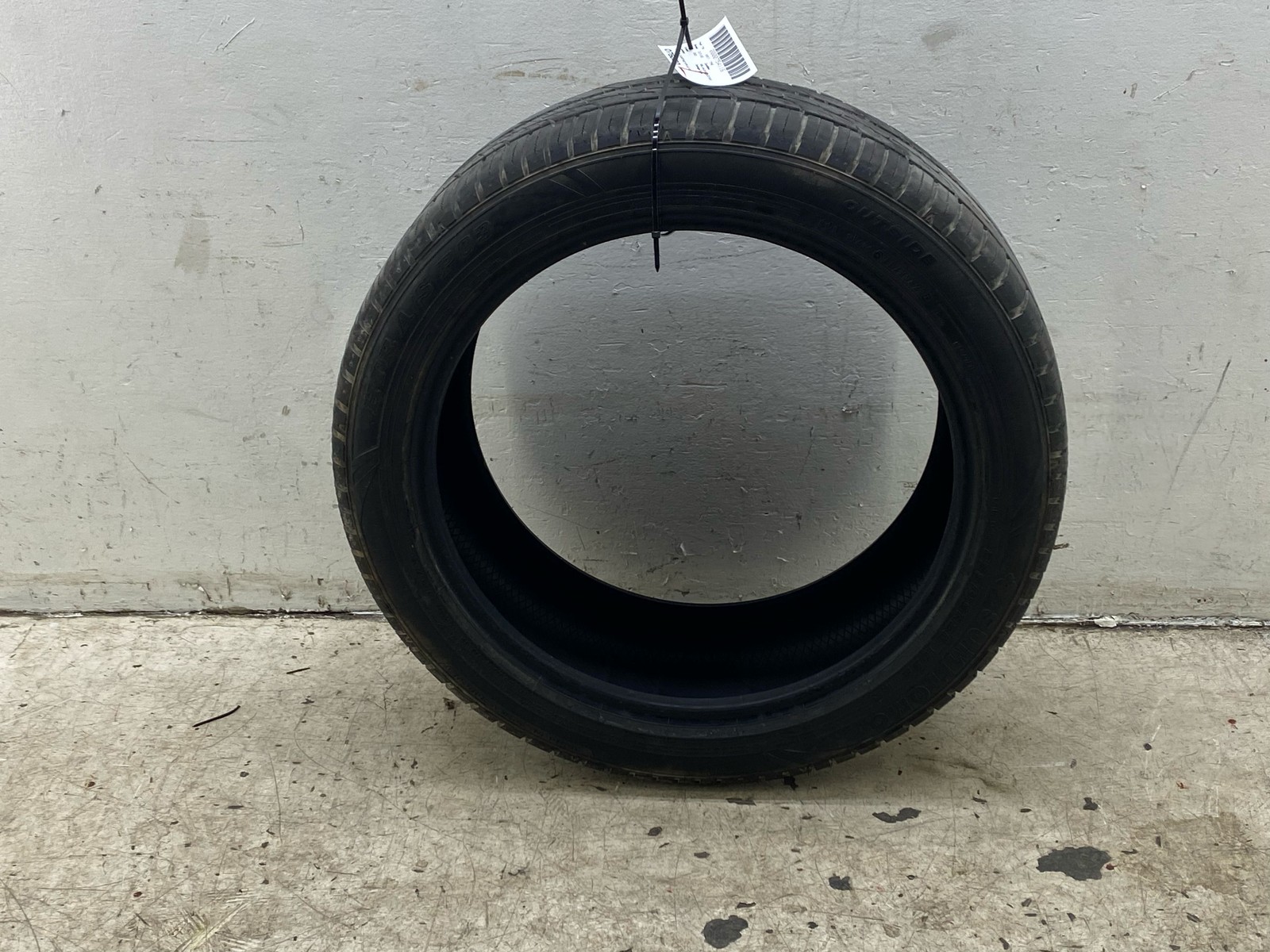 2022 2.5L FWD SUMITOMO HTR A/S P03 255/45R/20 TIRE DOT 0423 6/32 DEPTH TREAD