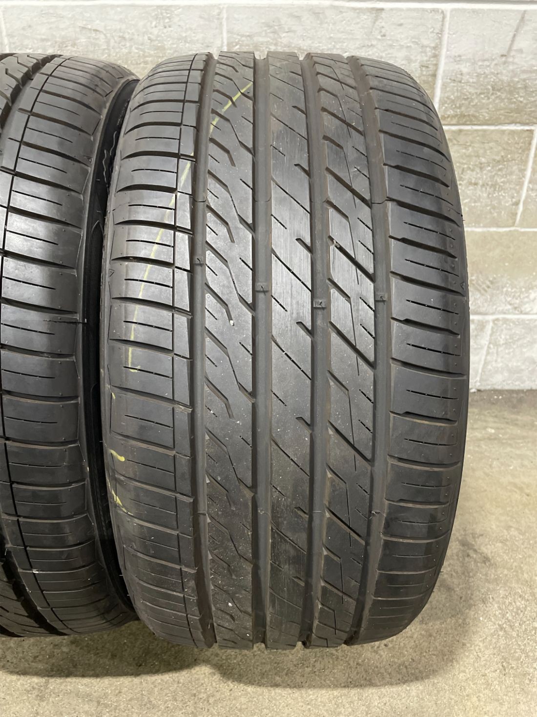 2x P285/35R21 American Road Star Sport A/S 9/32 108 Y Used Tires 2853521