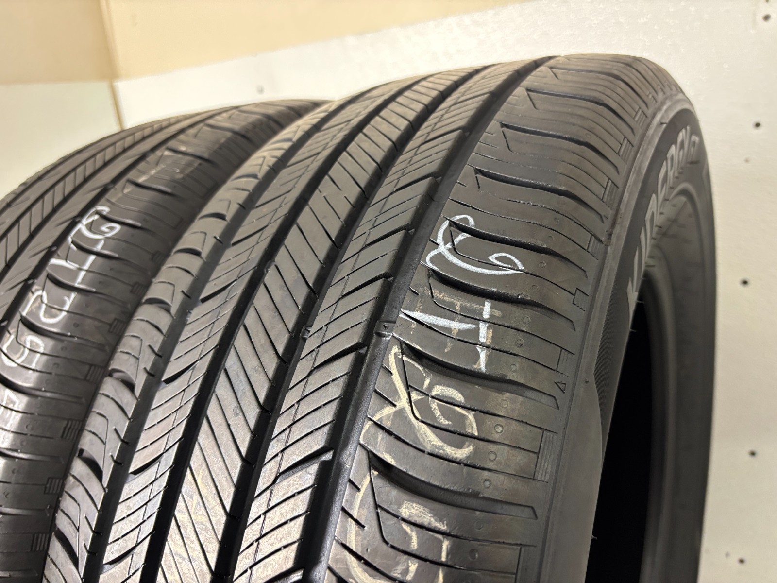 NO SHIPPING ONLY LOCAL PICK UP 2 Tires 255 65 18 Hankook Kinergy GT