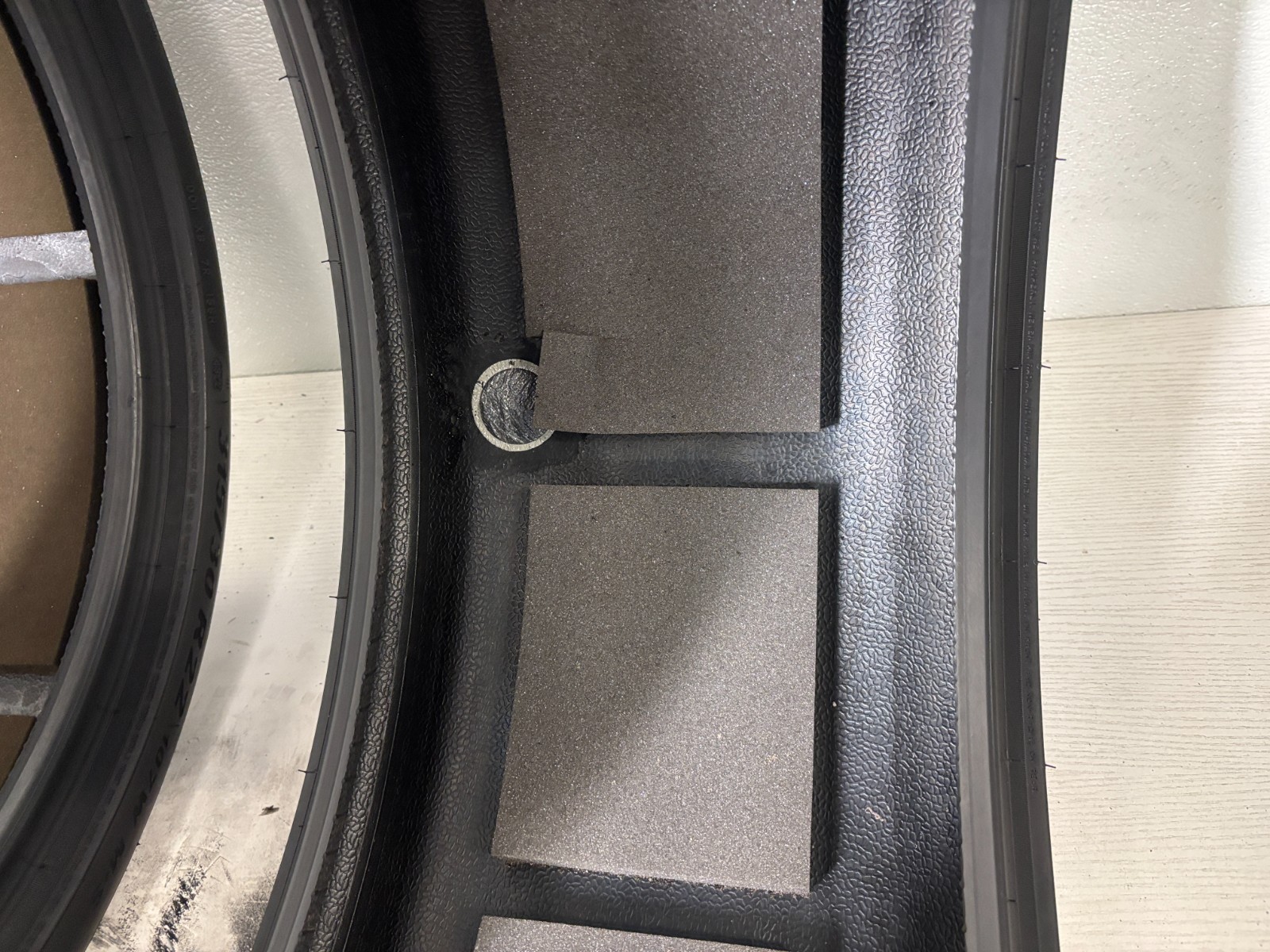 NO SHIPPING ONLY LOCAL PICK PICK UP 2 Tires 315 30 22 Pirelli P Zero All Season