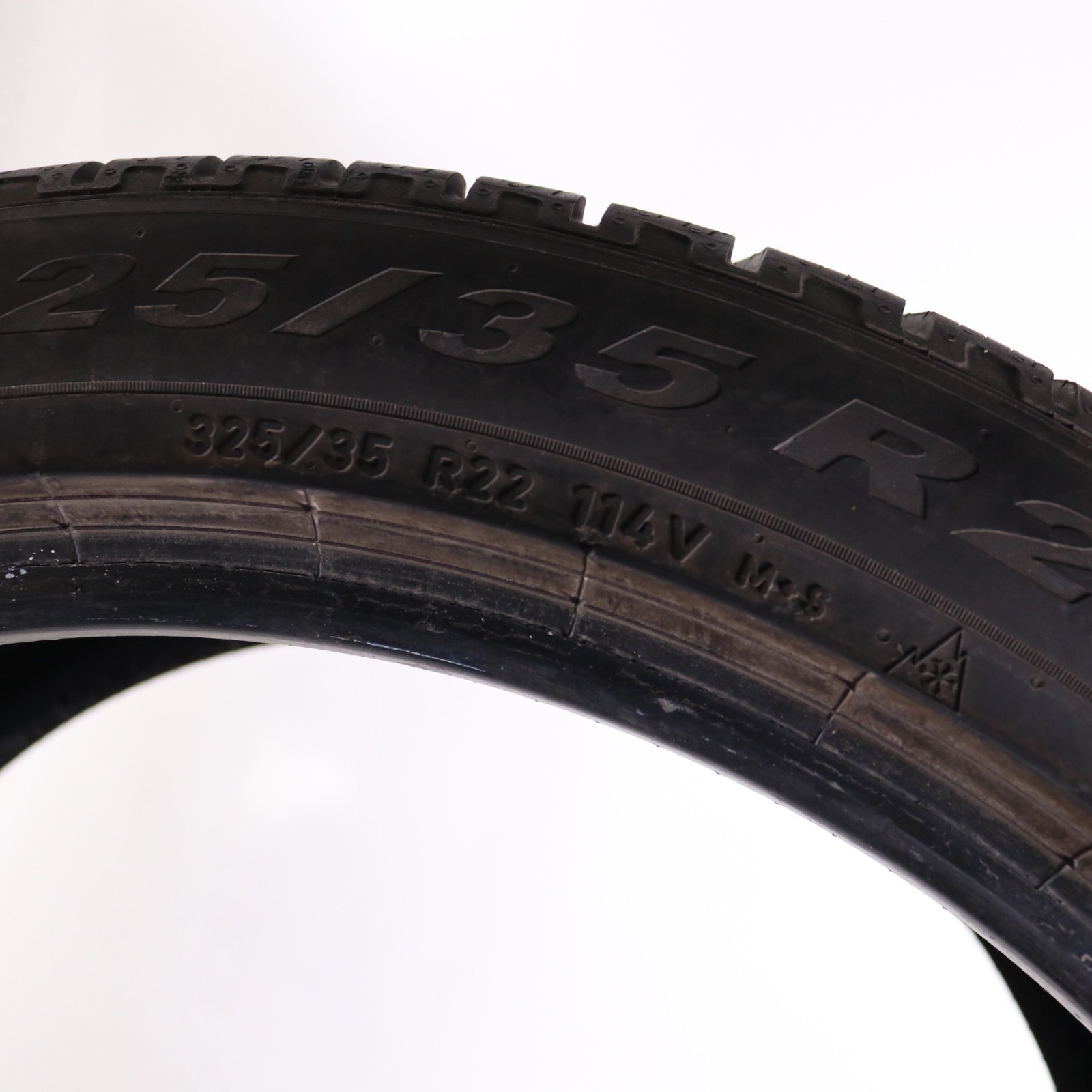 Set of 4 Used 325/35R22 & 285/40R22 Pirelli Scorpion Winter MO1 Mercedes gle gls