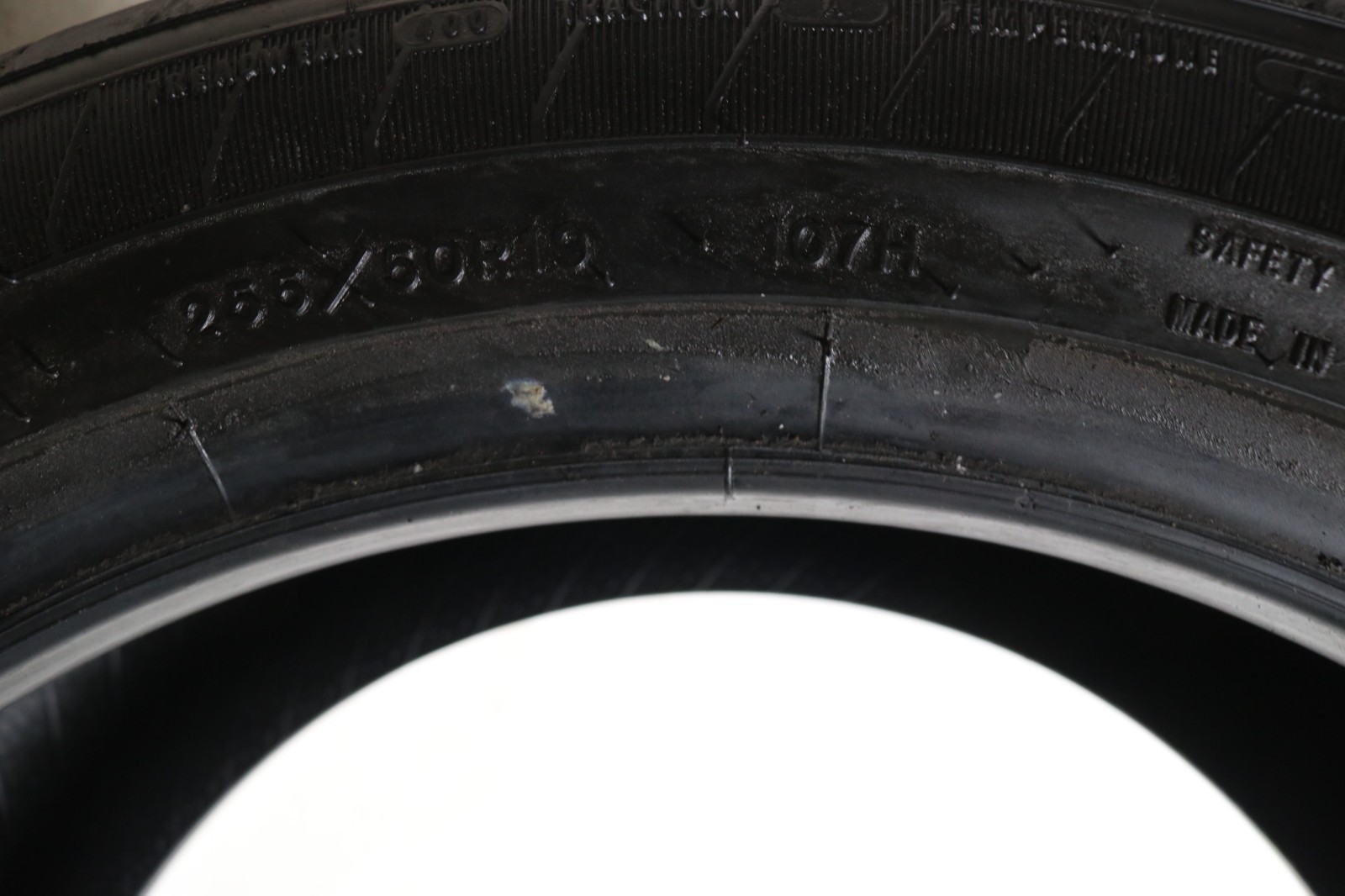 Set of 2 Used 255/50R19 Goodyear Eagle LS-2 Run Flat – 107H – 8.5-9.5/32