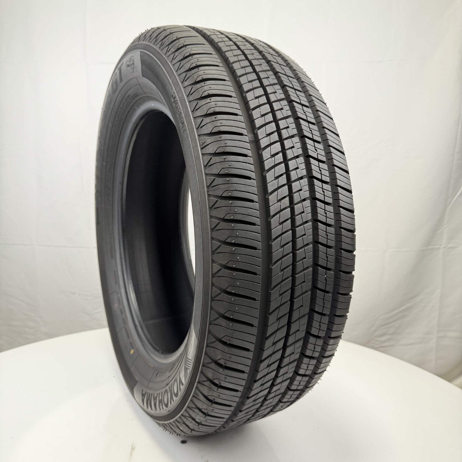 Used 225/60R17 Yokohama Avid Ascend GT 99V 11/32 (DOT 25)