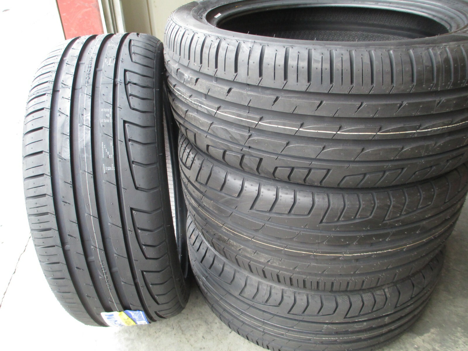 4 New 235/40ZR20 Forceum OCTA Tires 2354020 235 40 20 R20 40R
