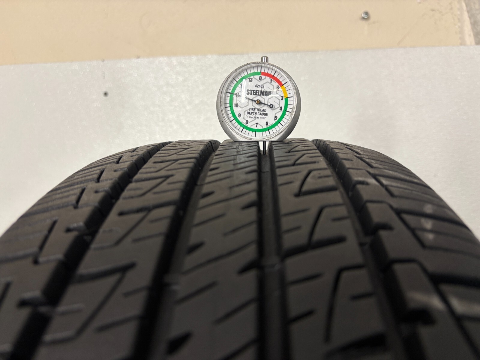 1 Tire 225 55 19 Goodyear Assurance Maxlife (11.00/32 Tread Left) 99V