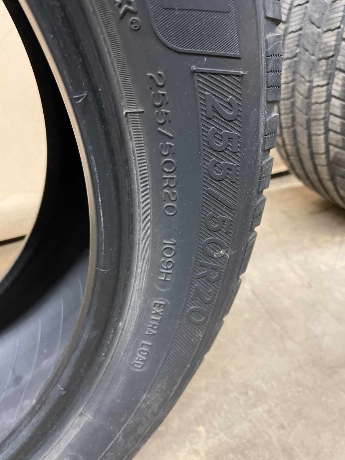 (A) MICHELIN DEFENDER LTX M/S 255/50R20 109H EXTRA LOAD DOT 4822 7/32NDS