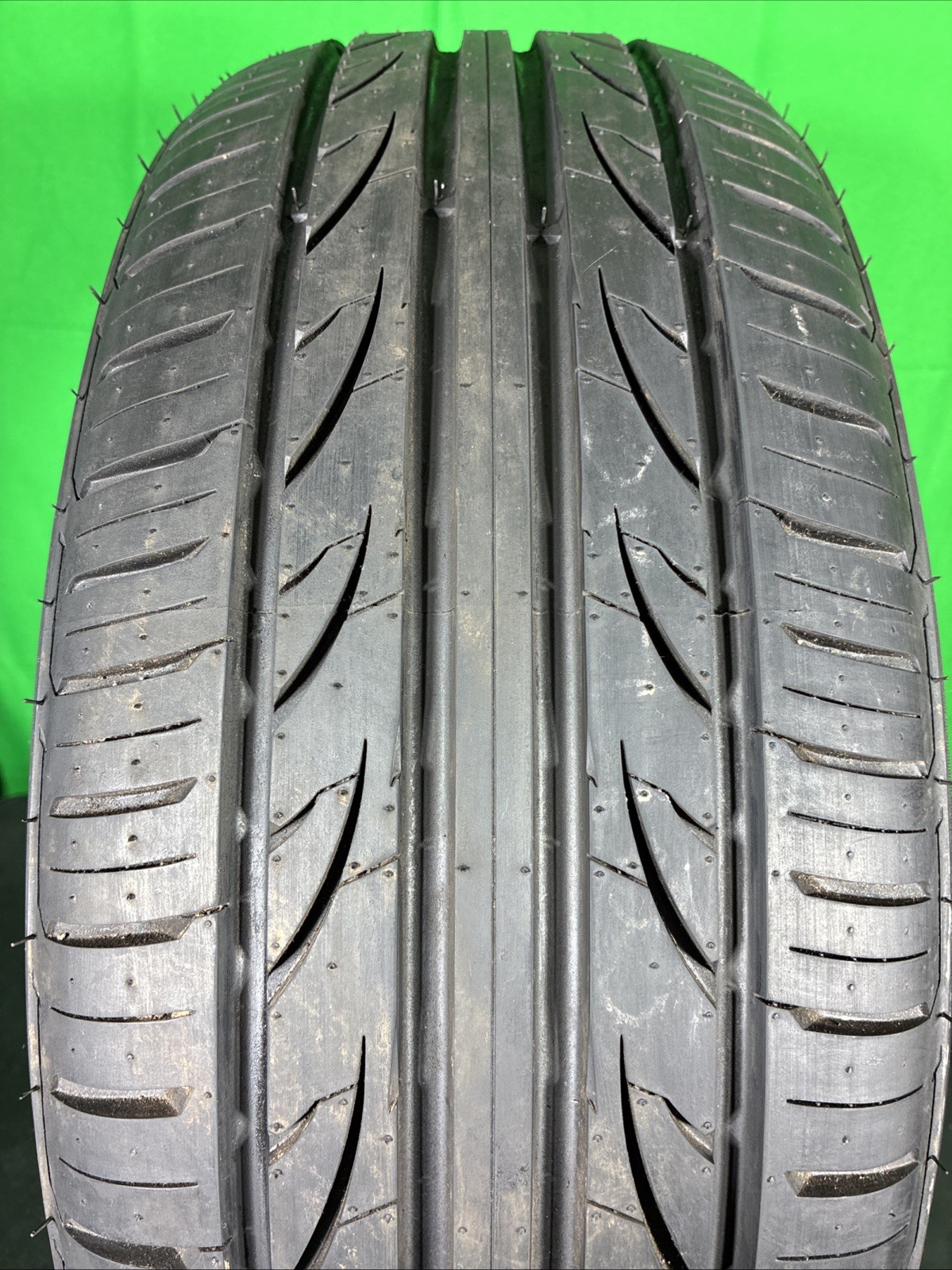 Single, Used- 225/55r18 Lexani 102w 8/32 Dot 4822