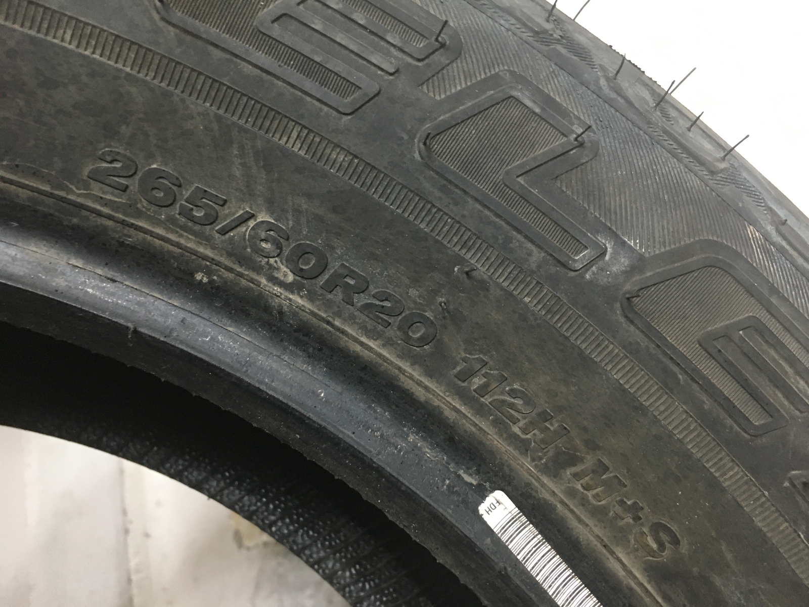 [1] Bridgestone Dueler H/T 685 P265/60R20 265 60 20 Tire 9.5-9.75/32