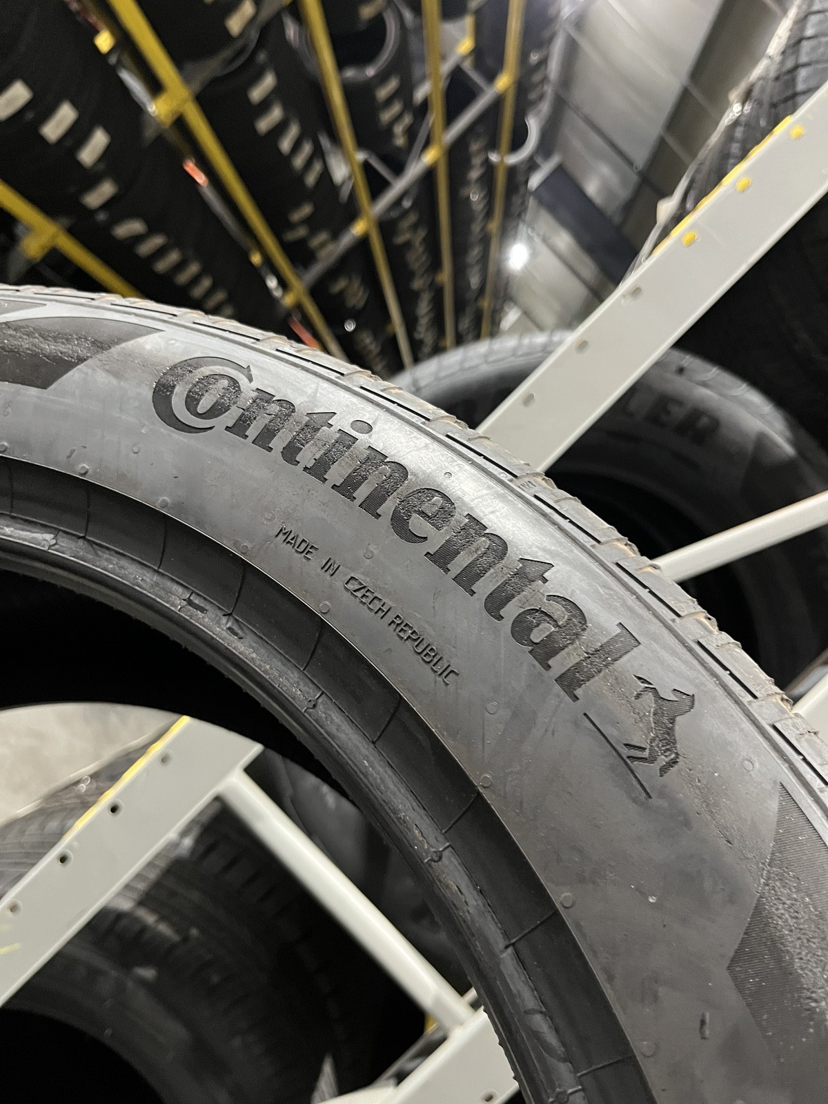 1 Tire Continental CrossContact RX LR 275/45R22 115W DOT.2724 8/32