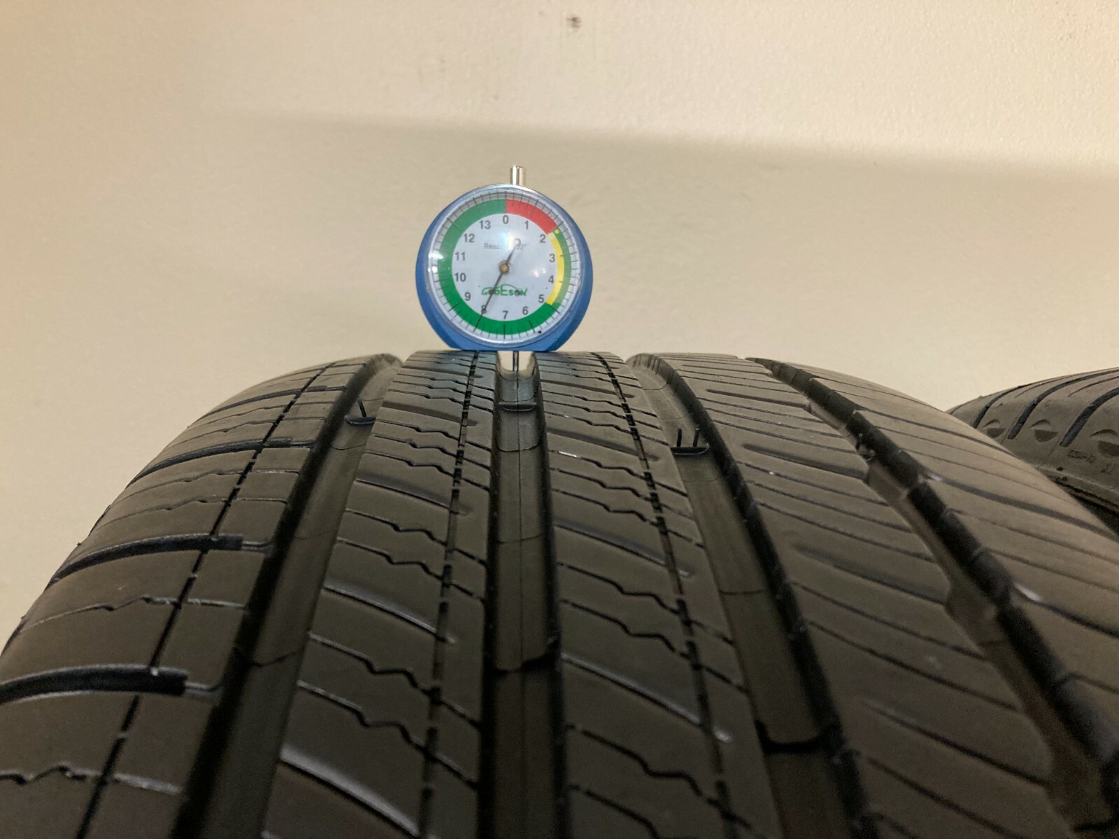 2 Tires 225 60 18 Michelin Primacy Tour A/S 100H (7.00-8.00/32 = 77-88% Tread)