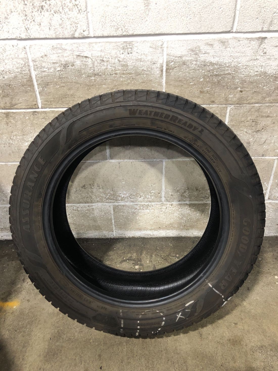 1x P225/55R19 Goodyear Assurance Weather Ready 2 9/32 103 V Used Tire 2255519