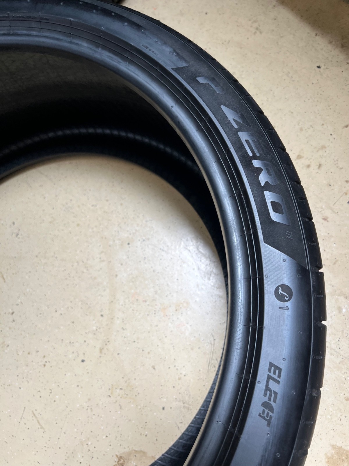 1 – TAKEOFF 325/30ZR23 XL (107Y) Pirelli P Zero PZ5 (L1 ELECT) – 6111 NO REPAIRS