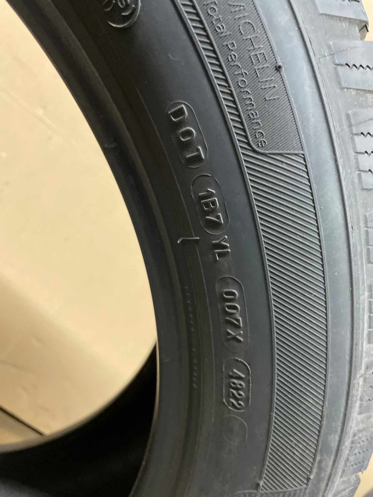 (A) MICHELIN DEFENDER LTX M/S 255/50R20 109H EXTRA LOAD DOT 4822 7/32NDS