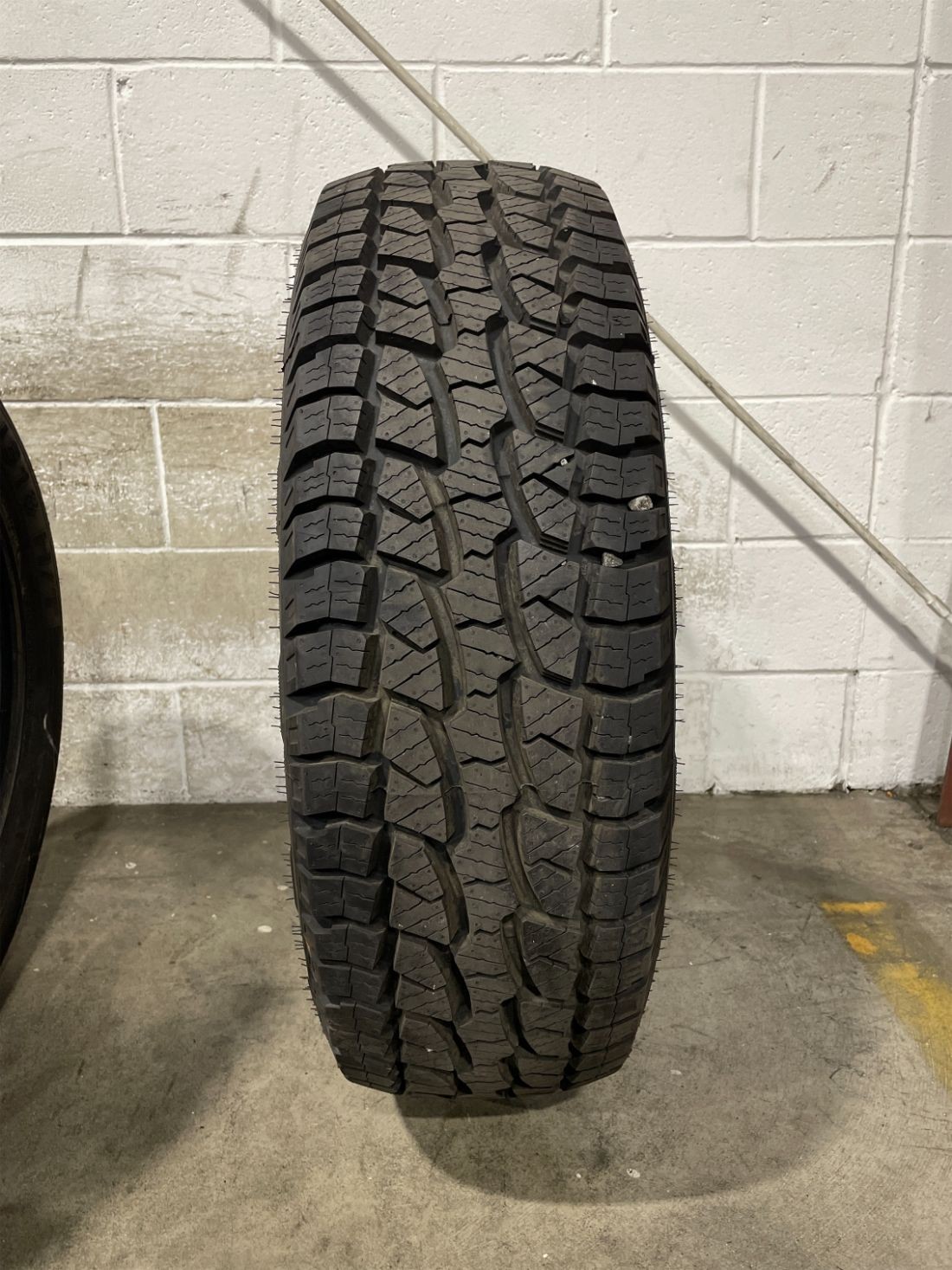 1x LT275/70R18 West Lake SL369 A/T 15/32 125 S Used Tire 2757018