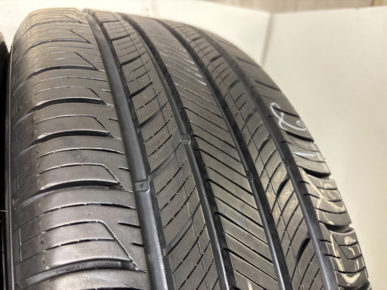 NO SHIPPING ONLY LOCAL PICK UP 2 Tires 255 65 18 Hankook Kinergy GT