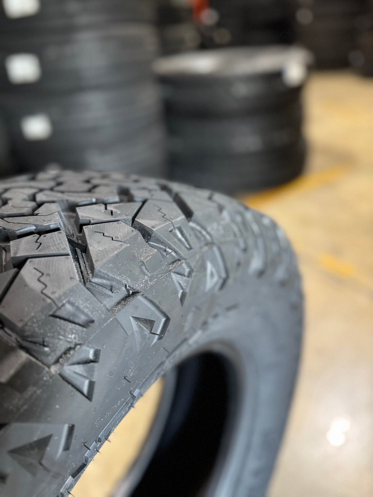 1 NEW 35X10.50R17 VENOM TERRA HUNTER XT2 ALL TERRAIN MUD TIRE 10 PLY 35105017