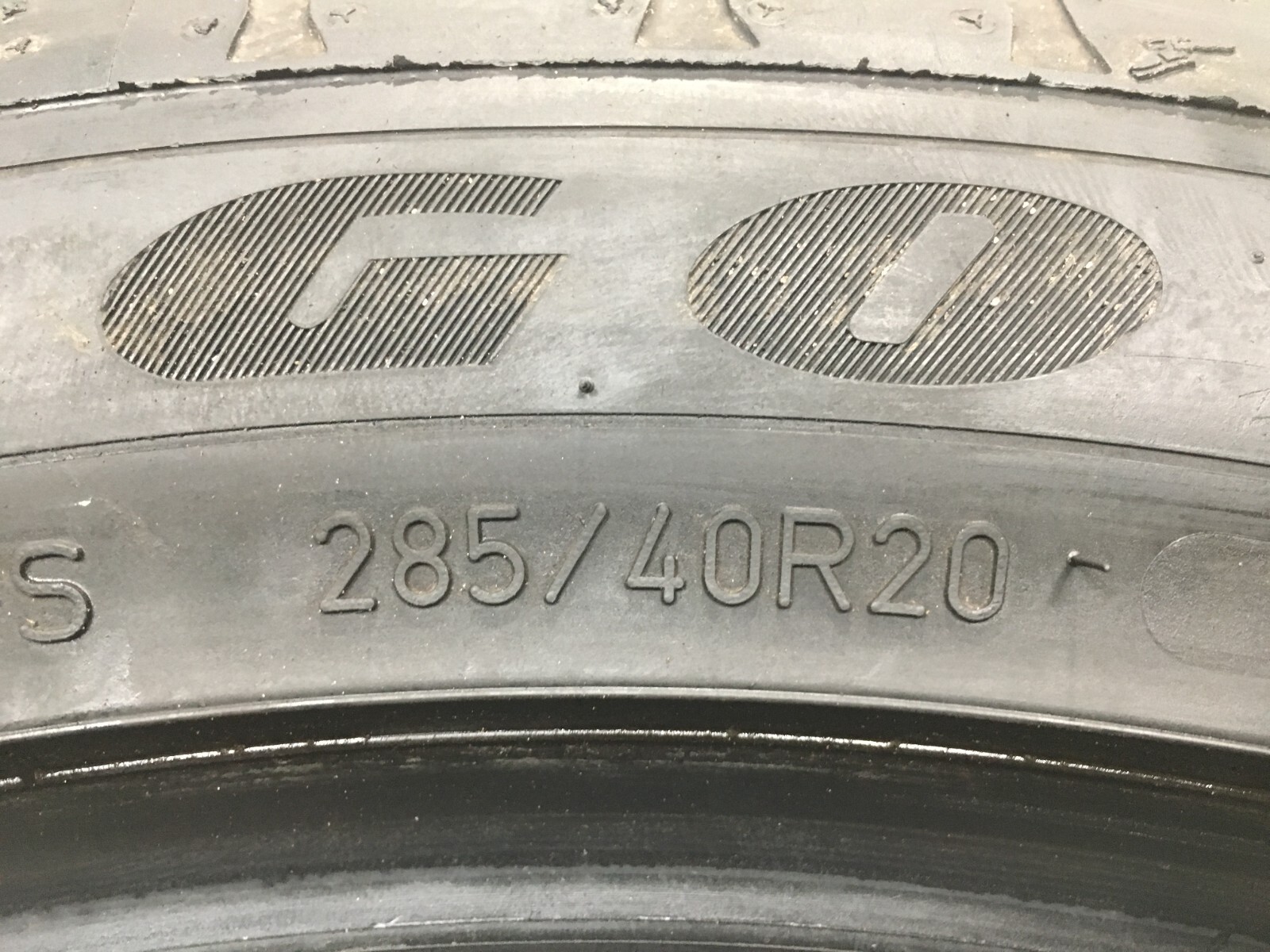 [1] Goodyear Eagle Sport A/S ROF Run Flat MOE 285 40 20 Tire 8.5-9.5/32