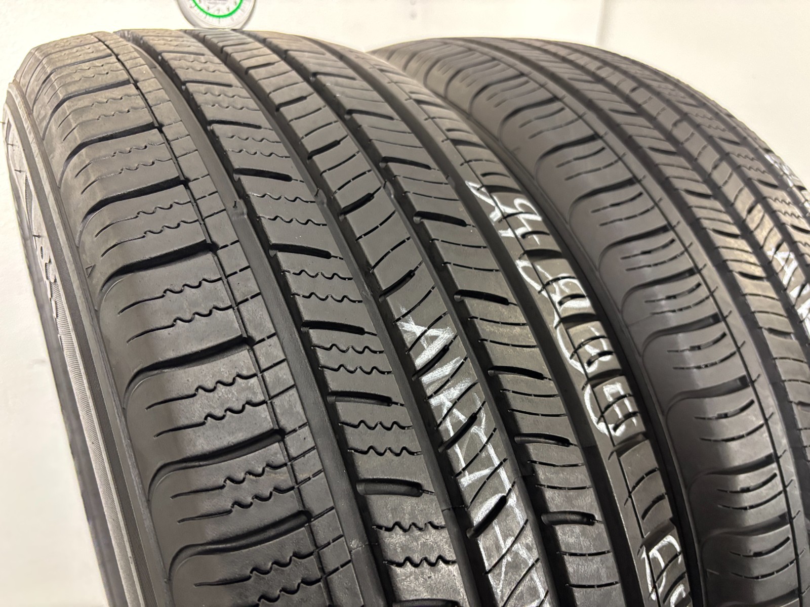 NO SHIPPING ONLY LOCAL PICK UP 2 tires 235 65 18 Kumho Solus TA11