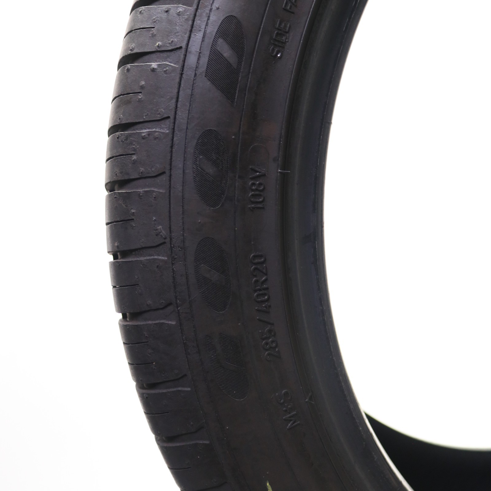 Set of 2 Used 285/40R20 Goodyear Eagle Sport MOExtended Run Flat 108V – 7-7.5/32