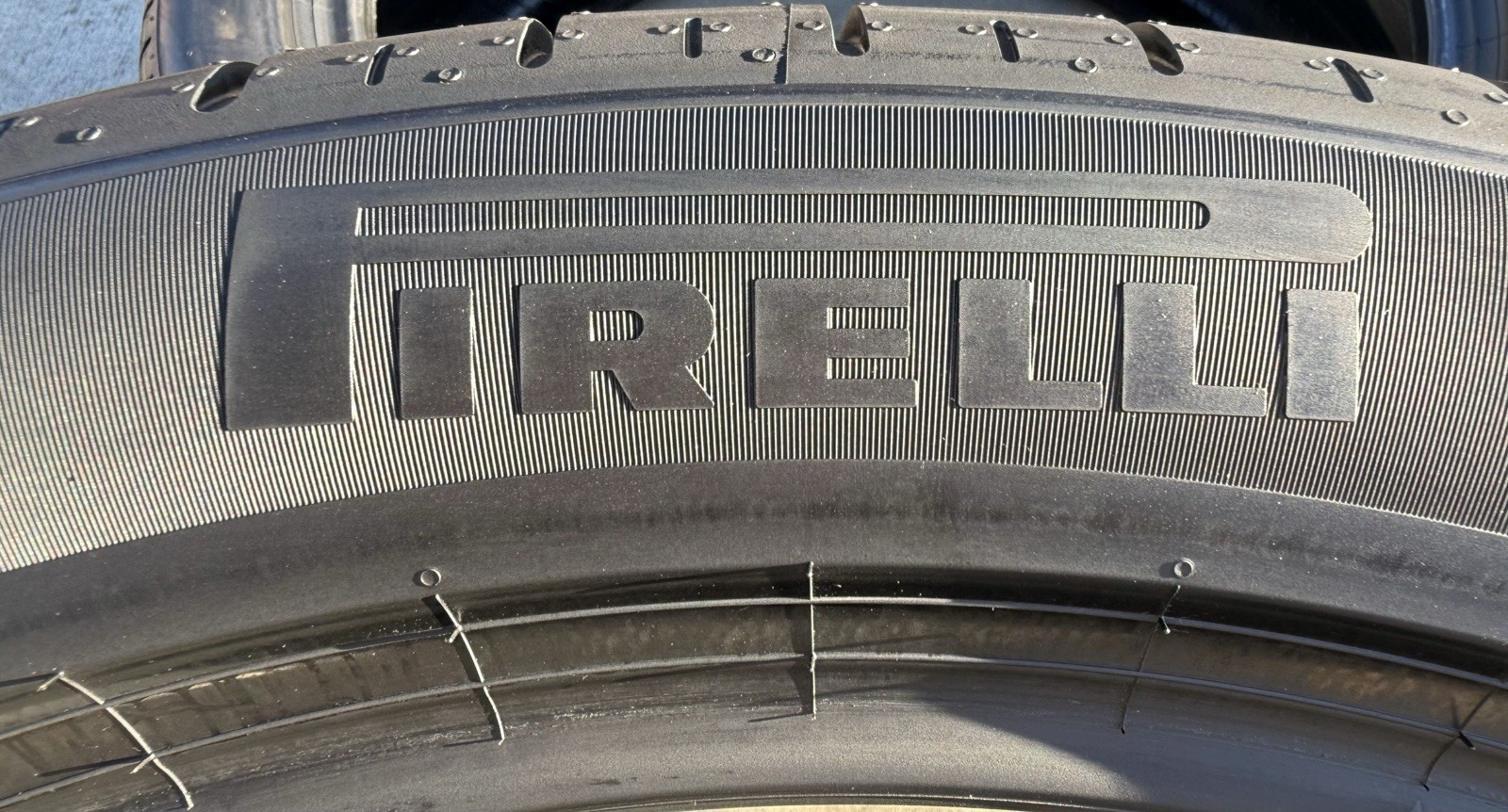 TWO BRAND NEW 285/40R22 Pirelli P Zero PZ5 MO Mercedes-Benz Tires 2854022