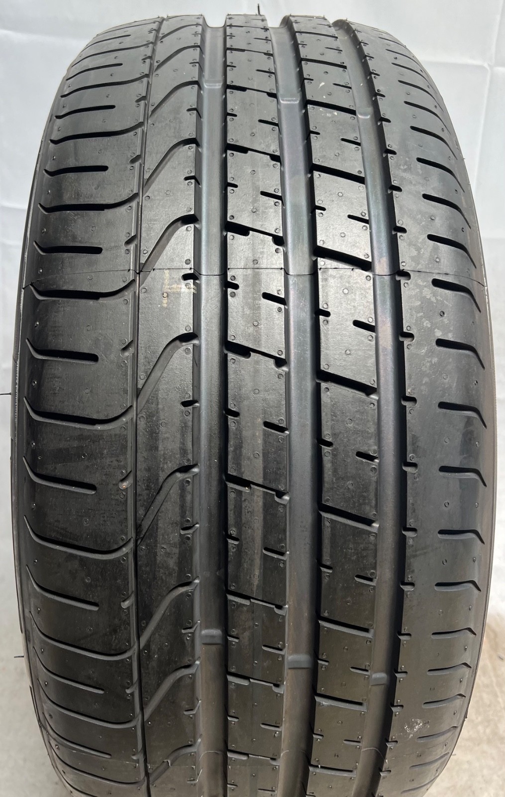 1 – Like NEW 265/35ZR20 XL (99Y) Pirelli P Zero (J) Jaguar OEM – 7153 NO REPAIRS