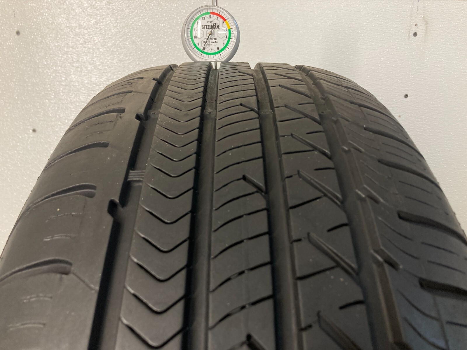 1 Tire 255 60 18 Goodyear Eagle Sport AO A/S (8.0/32 Tread) 108H